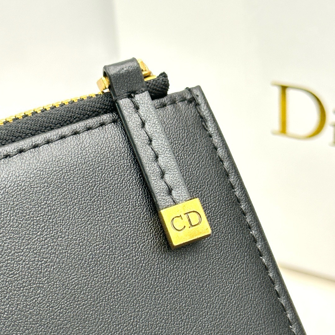 Dior原單卡夾 黑色皮革拉鍊款 女用極簡風CD金標設計| 8 Dior原單卡夾 黑色皮革拉鍊款 女用極簡風CD金標設計