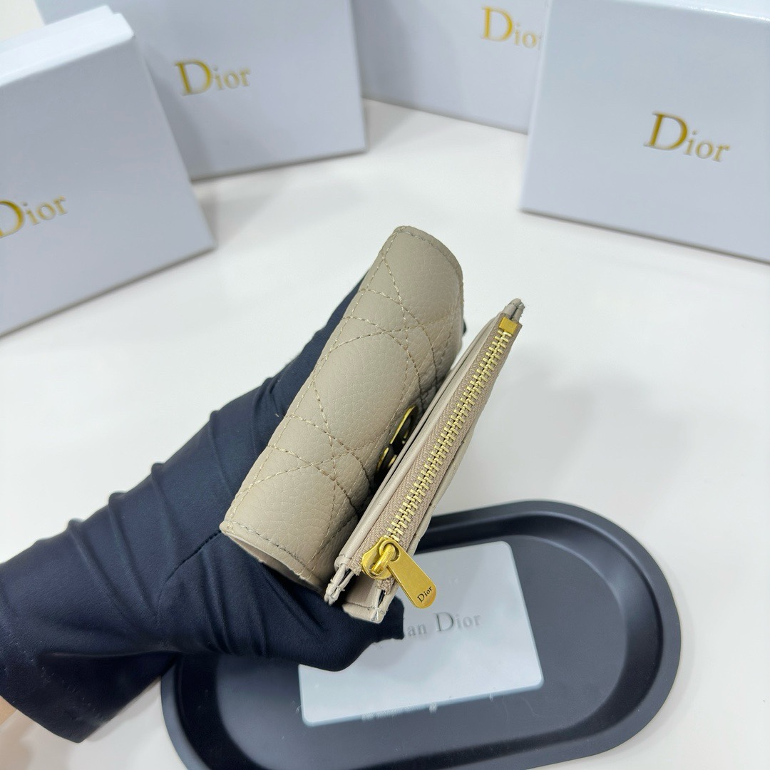 Dior一比一短夾 男士米杏色藤格紋小牛皮 CD標識設計百搭款| 9 Dior一比一短夾 男士米杏色藤格紋小牛皮 CD標識設計百搭款