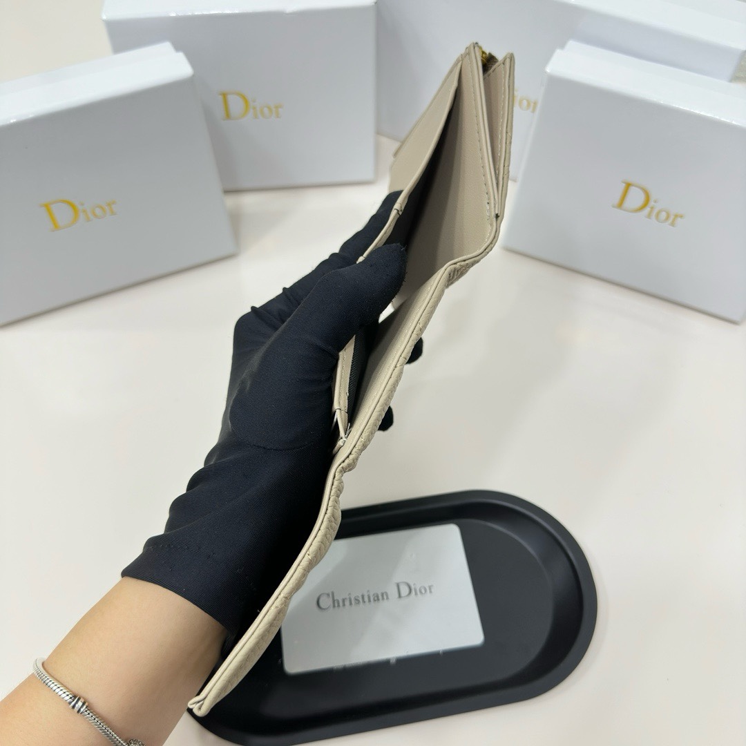 Dior一比一短夾 男士米杏色藤格紋小牛皮 CD標識設計百搭款| 7 Dior一比一短夾 男士米杏色藤格紋小牛皮 CD標識設計百搭款