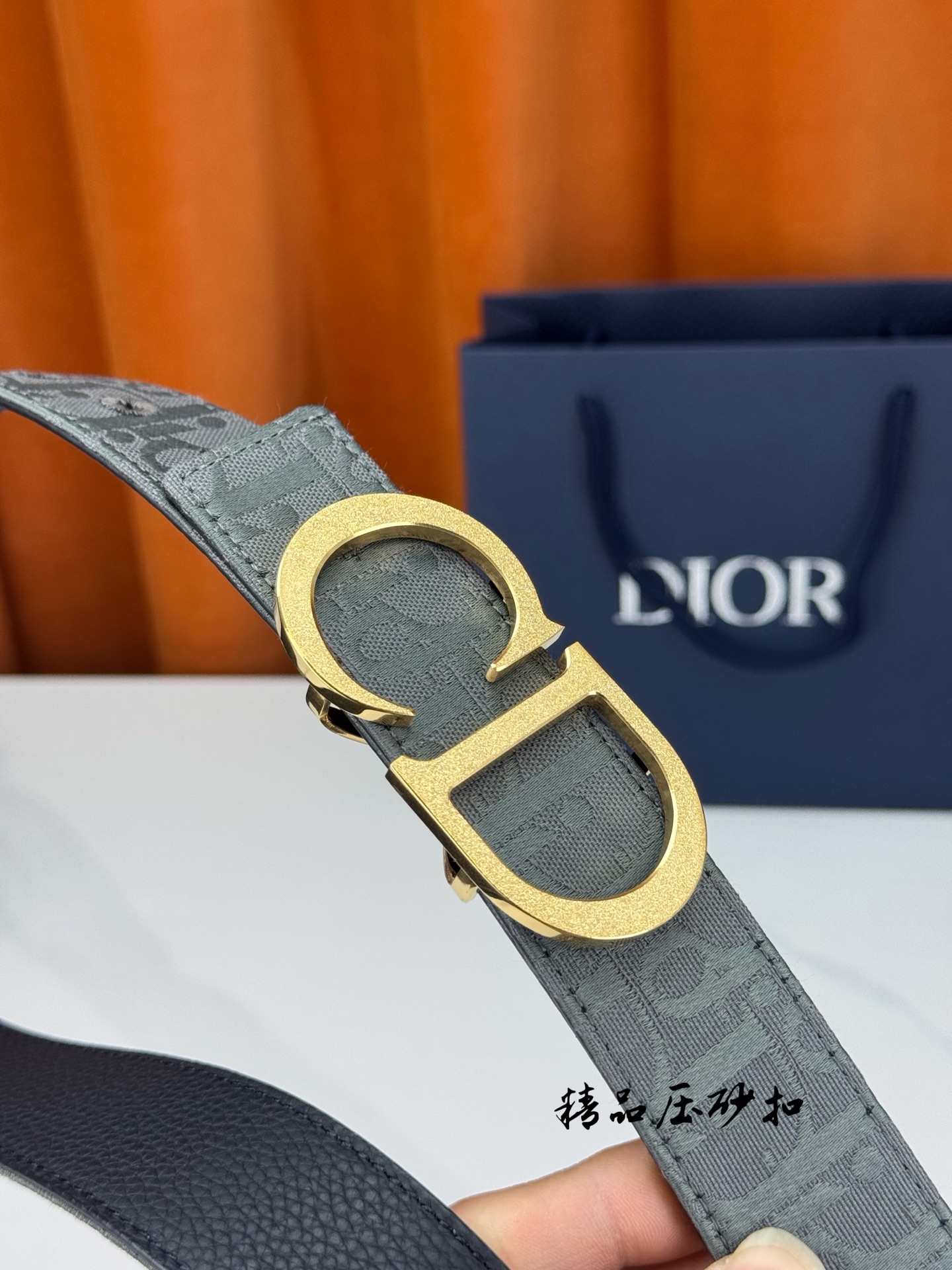 Dior 高仿男士 CD 金扣皮帶 經典灰壓紋款| 10 Dior 高仿男士 CD 金扣皮帶 經典灰壓紋款