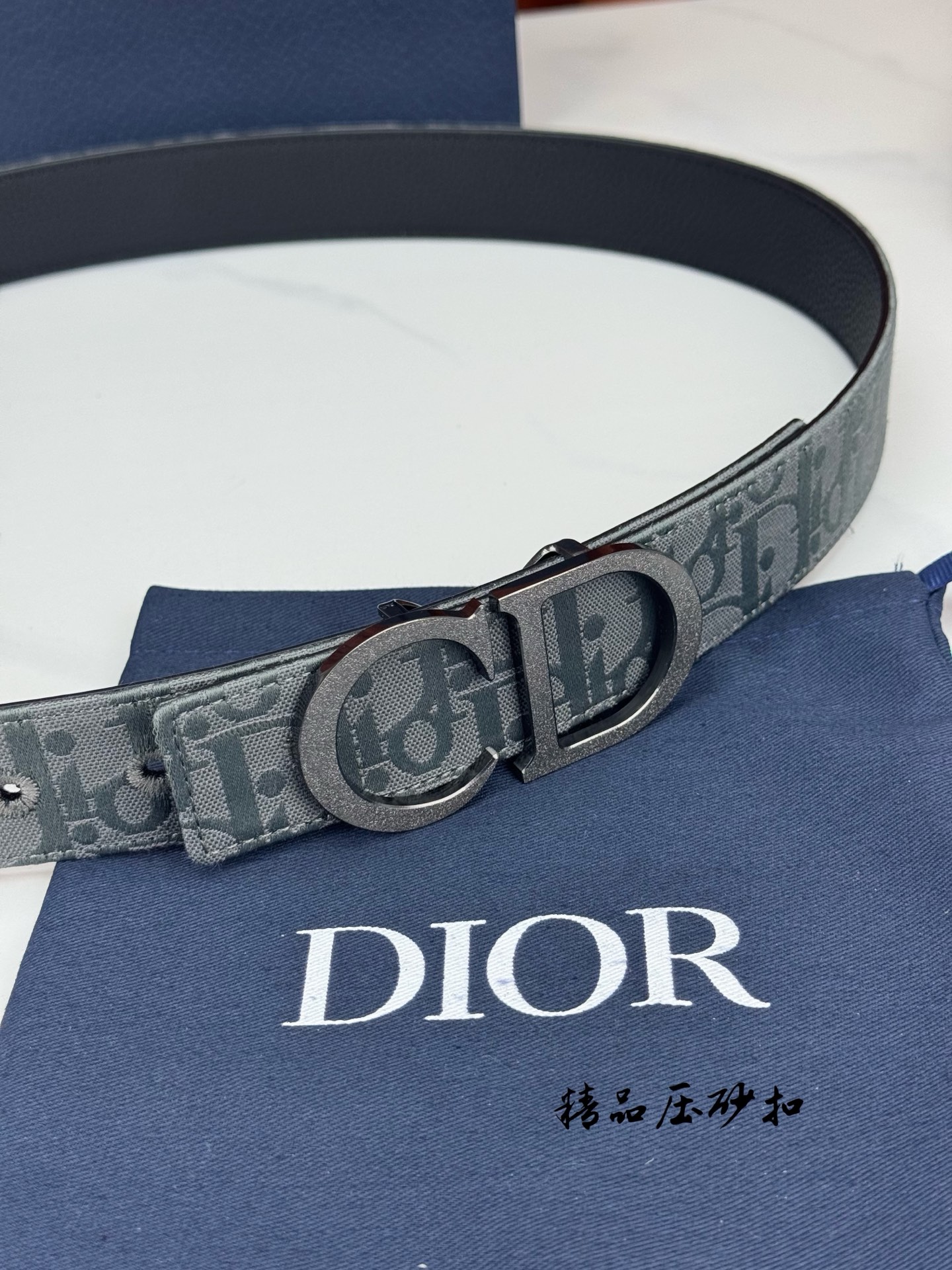 Dior 高仿男士黑鋼扣 CD 壓紋皮帶 工藝質感升級| 10 Dior 高仿男士黑鋼扣 CD 壓紋皮帶 工藝質感升級