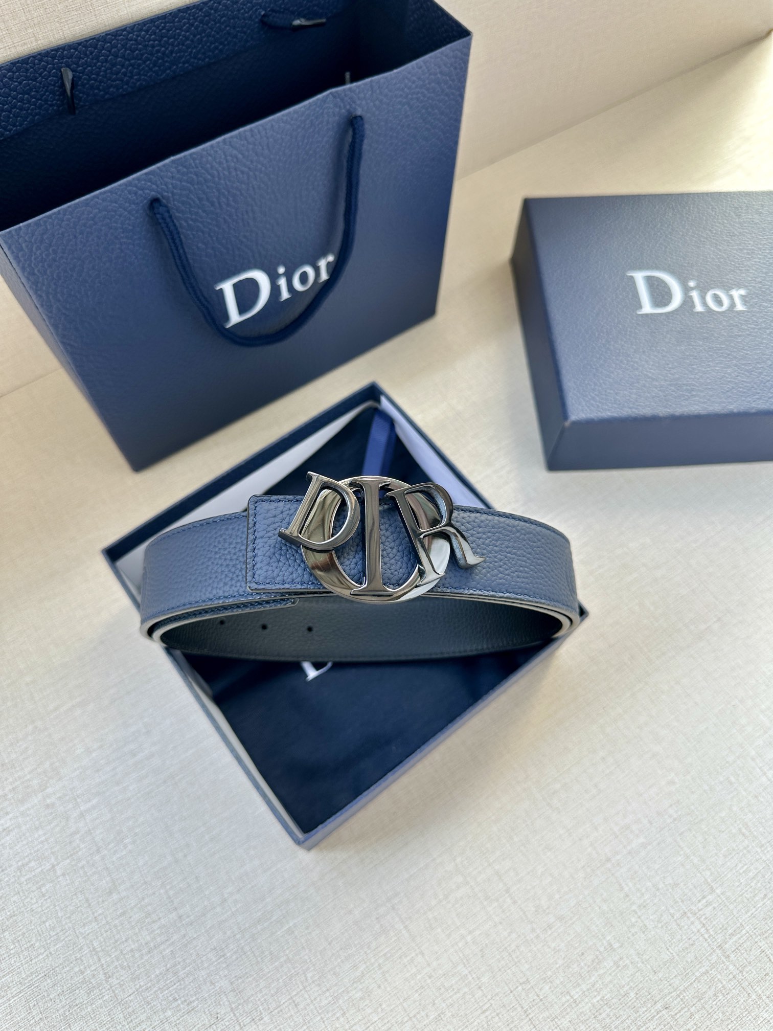 Dior 原單男士皮革皮帶 經典 Dior 字母扣款式| 7 Dior 原單男士皮革皮帶 經典 Dior 字母扣款式