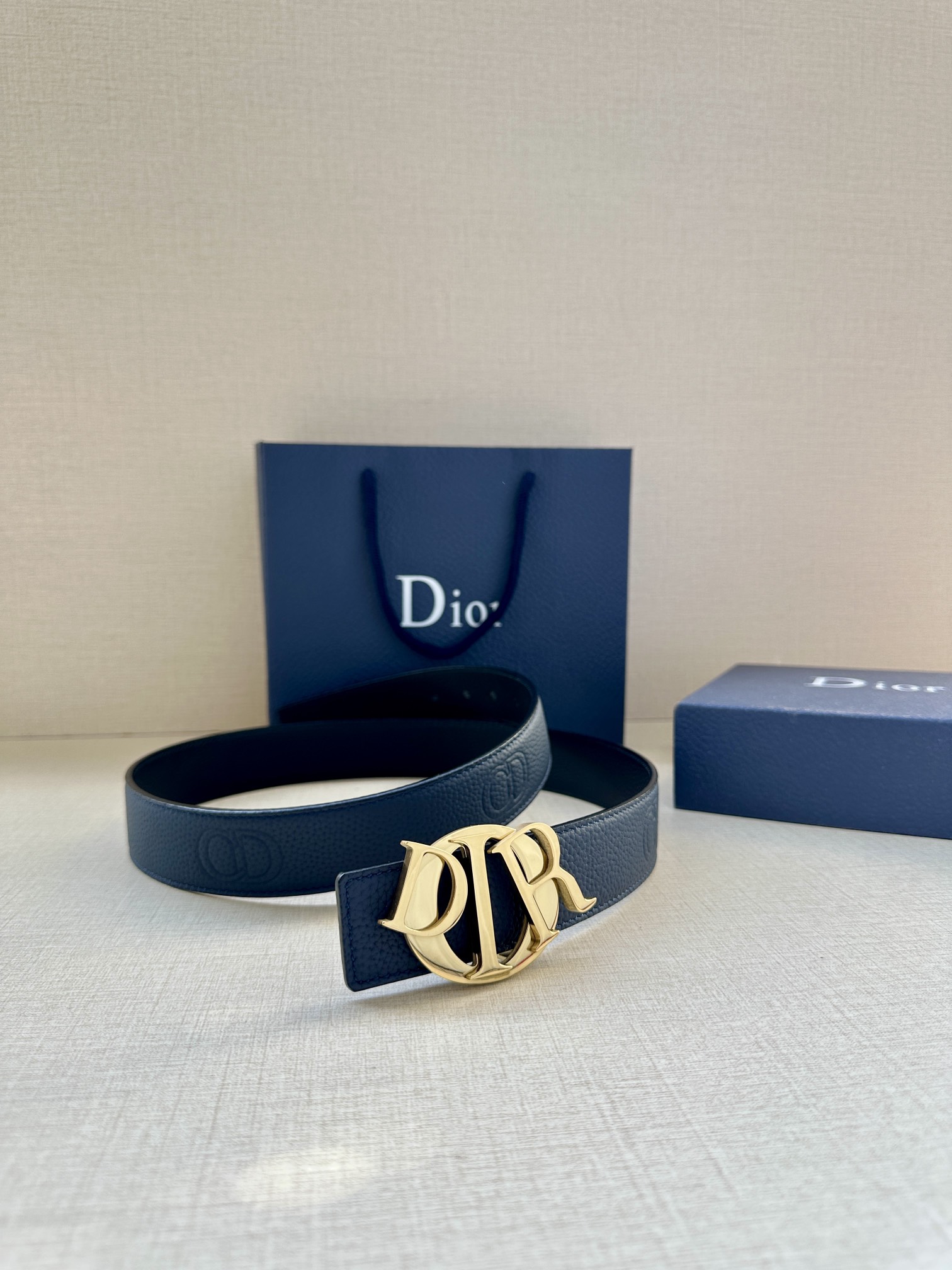 Dior 高仿男士灰色皮帶 金屬 LOGO 扣 都會質感款| 11 Dior 高仿男士灰色皮帶 金屬 LOGO 扣 都會質感款