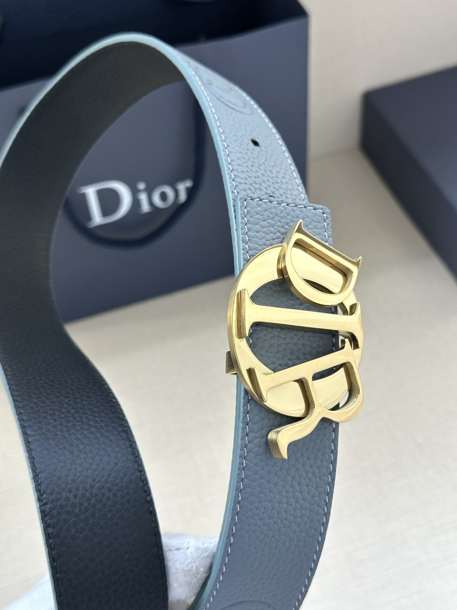 Dior 高仿男士灰色皮帶 金屬 LOGO 扣 都會質感款| 8 Dior 高仿男士灰色皮帶 金屬 LOGO 扣 都會質感款