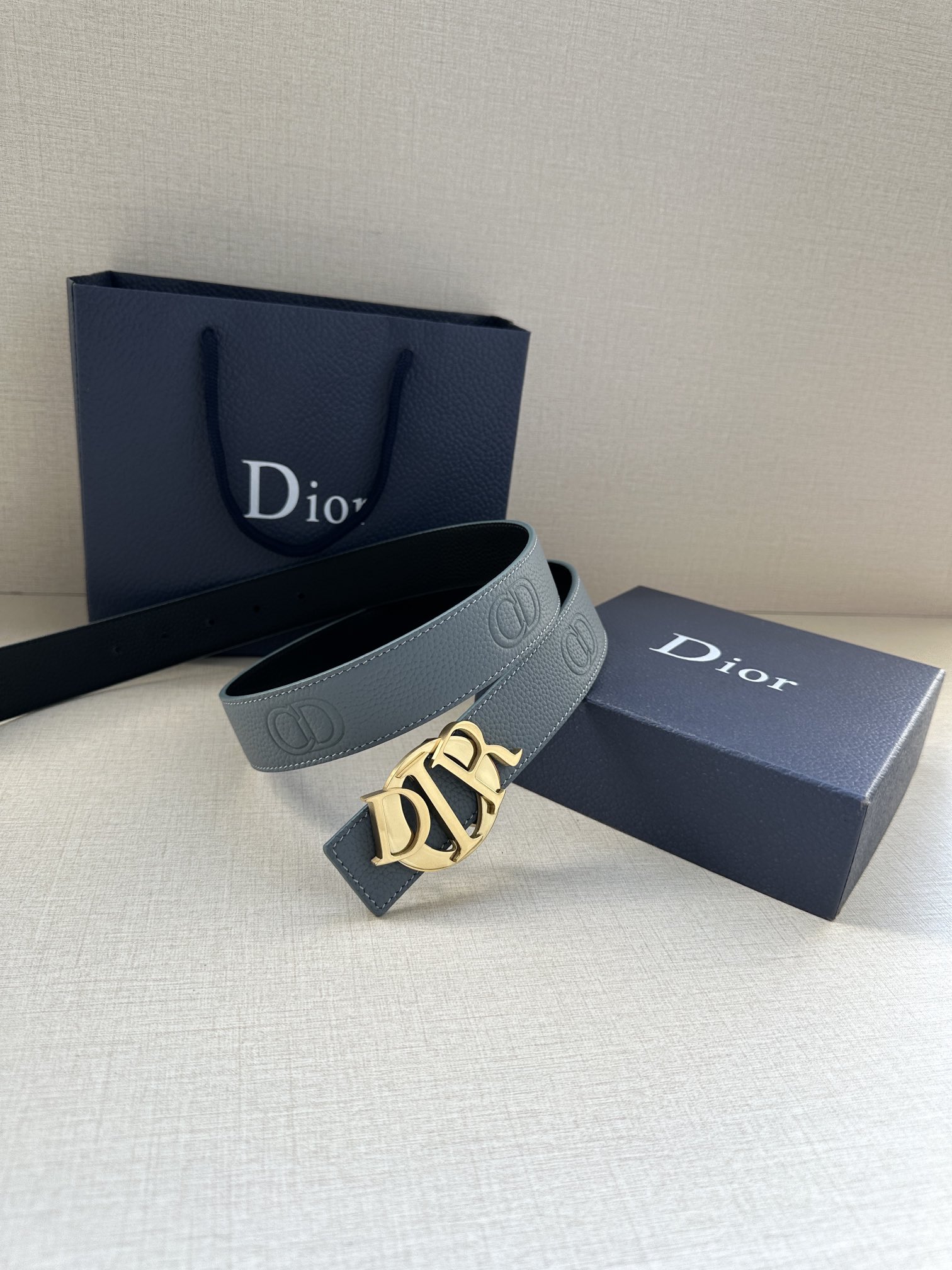Dior 高仿男士灰色皮帶 金屬 LOGO 扣 都會質感款| 7 Dior 高仿男士灰色皮帶 金屬 LOGO 扣 都會質感款