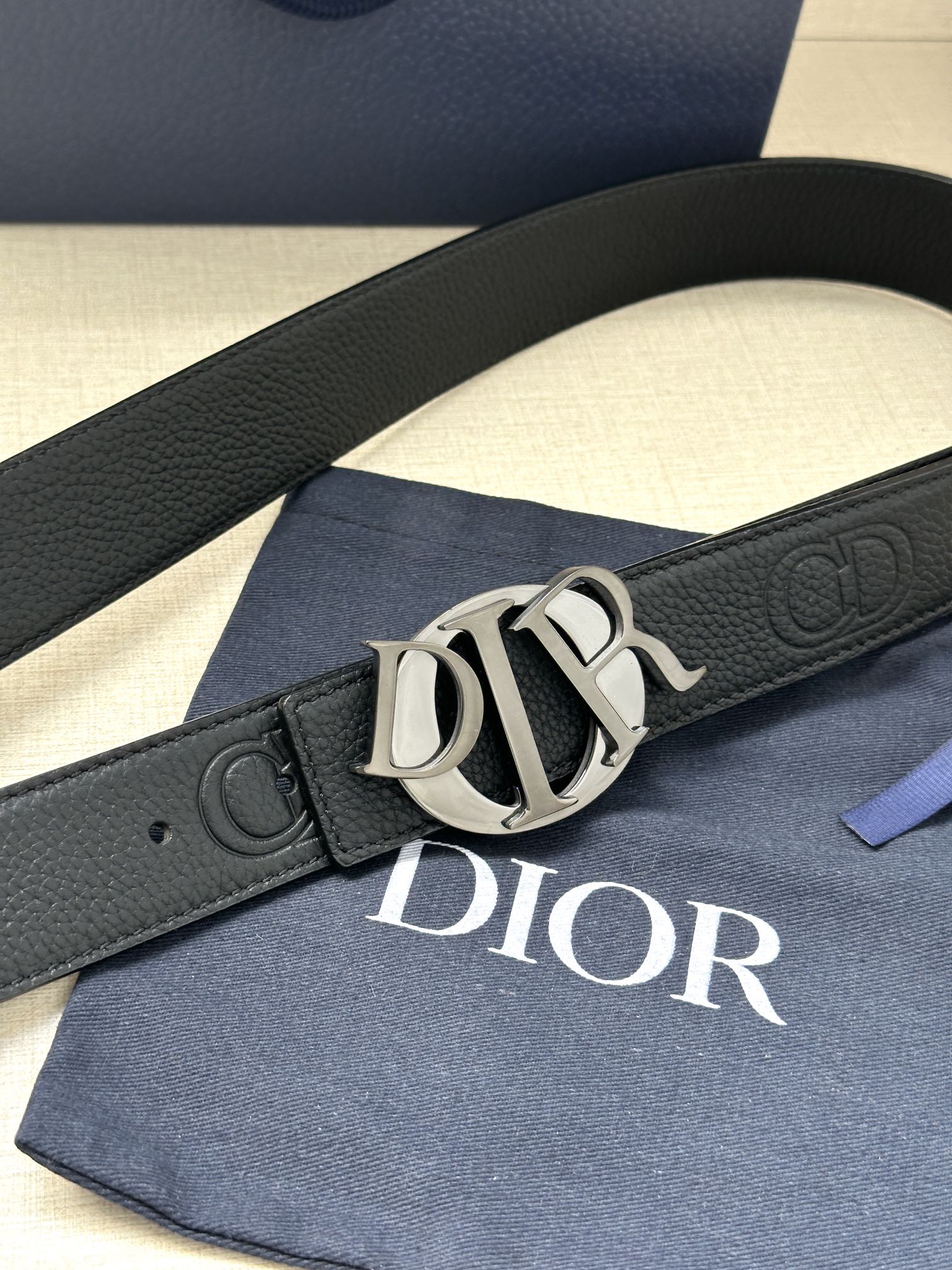 Dior 高仿男士黑色皮帶 霧黑金屬標識 時尚百搭| 13 Dior 高仿男士黑色皮帶 霧黑金屬標識 時尚百搭