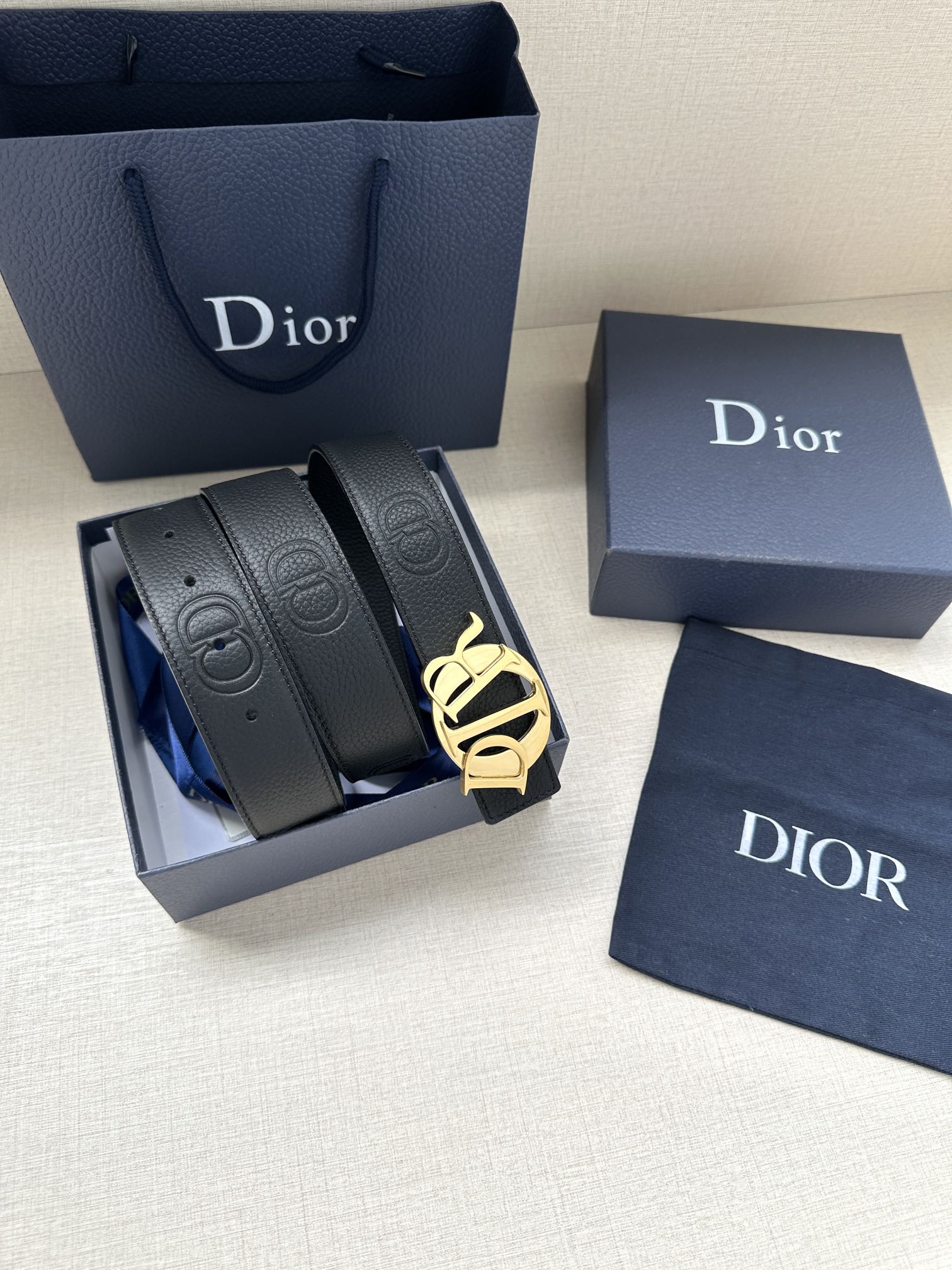 Dior 高仿男士黑色皮帶 霧黑金屬標識 時尚百搭| 12 Dior 高仿男士黑色皮帶 霧黑金屬標識 時尚百搭
