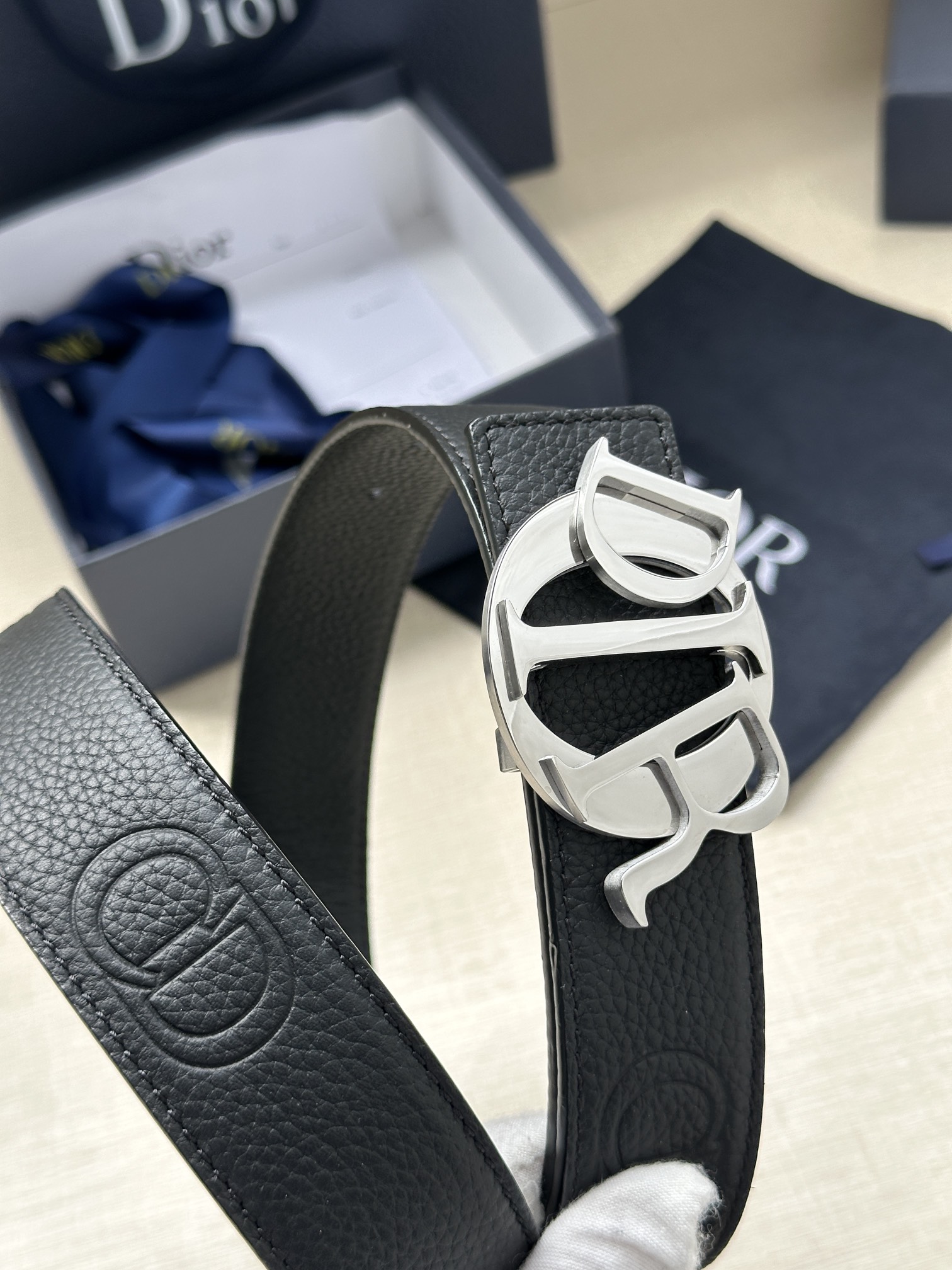 Dior 高仿男士黑色皮帶 霧黑金屬標識 時尚百搭| 8 Dior 高仿男士黑色皮帶 霧黑金屬標識 時尚百搭