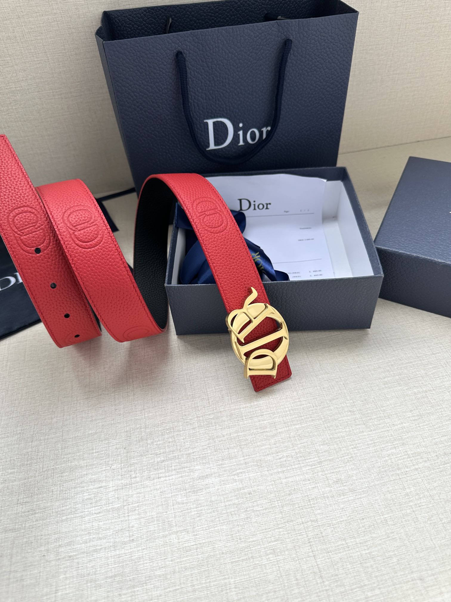 Dior 高仿男士紅色皮帶 亮銀金屬扣 街頭造型感| 12 Dior 高仿男士紅色皮帶 亮銀金屬扣 街頭造型感