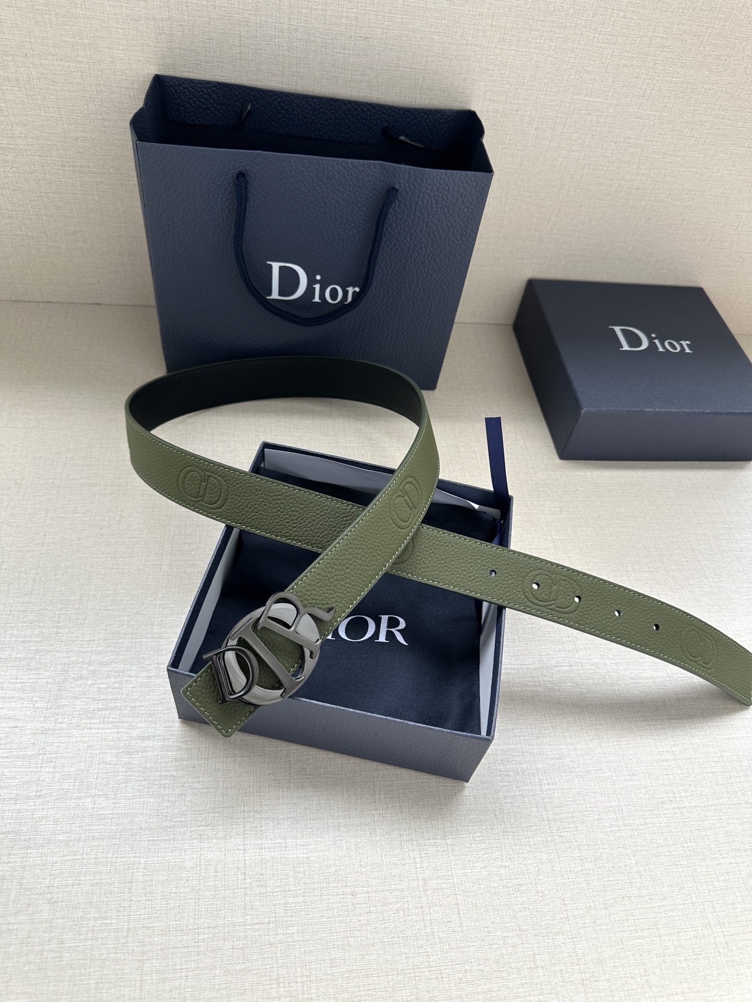 Dior 一比一男士墨綠皮帶 字母標扣設計 穩重造型推薦| 14 Dior 一比一男士墨綠皮帶 字母標扣設計 穩重造型推薦
