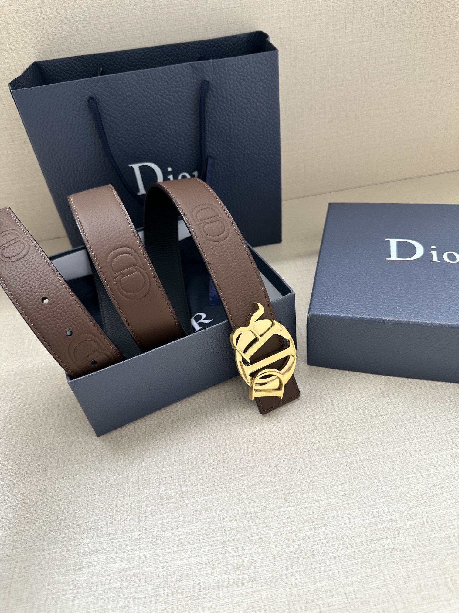 Dior A貨男士咖啡皮帶 金扣設計 紳士格調精品| 13 Dior A貨男士咖啡皮帶 金扣設計 紳士格調精品