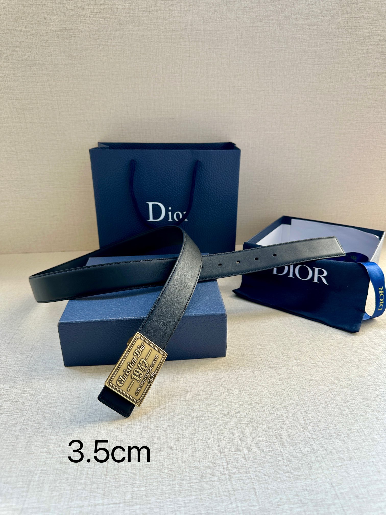 Dior 高仿男士素面皮帶 1947復古徽章 銀扣黑帶| 10 Dior 高仿男士素面皮帶 1947復古徽章 銀扣黑帶