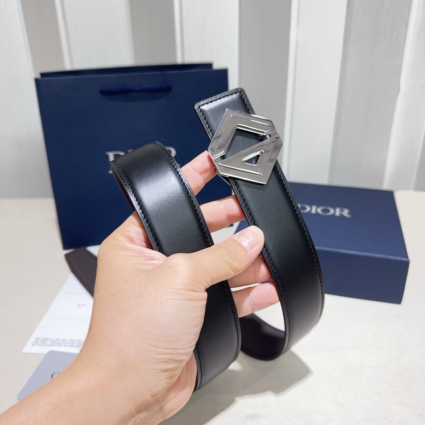 Dior 高仿男士皮帶 幾何雙 D 銀扣設計 都會簡約款| 9 Dior 高仿男士皮帶 幾何雙 D 銀扣設計 都會簡約款