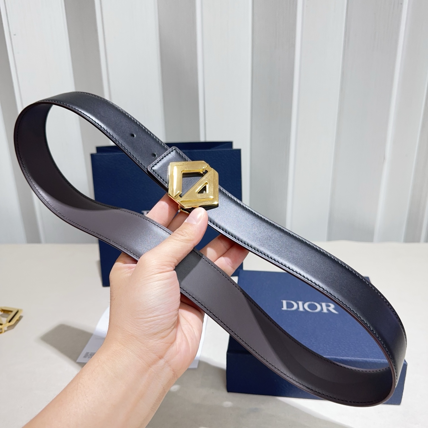 Dior 高仿男士皮帶 幾何雙 D 金扣 奢感細節款| 13 Dior 高仿男士皮帶 幾何雙 D 金扣 奢感細節款