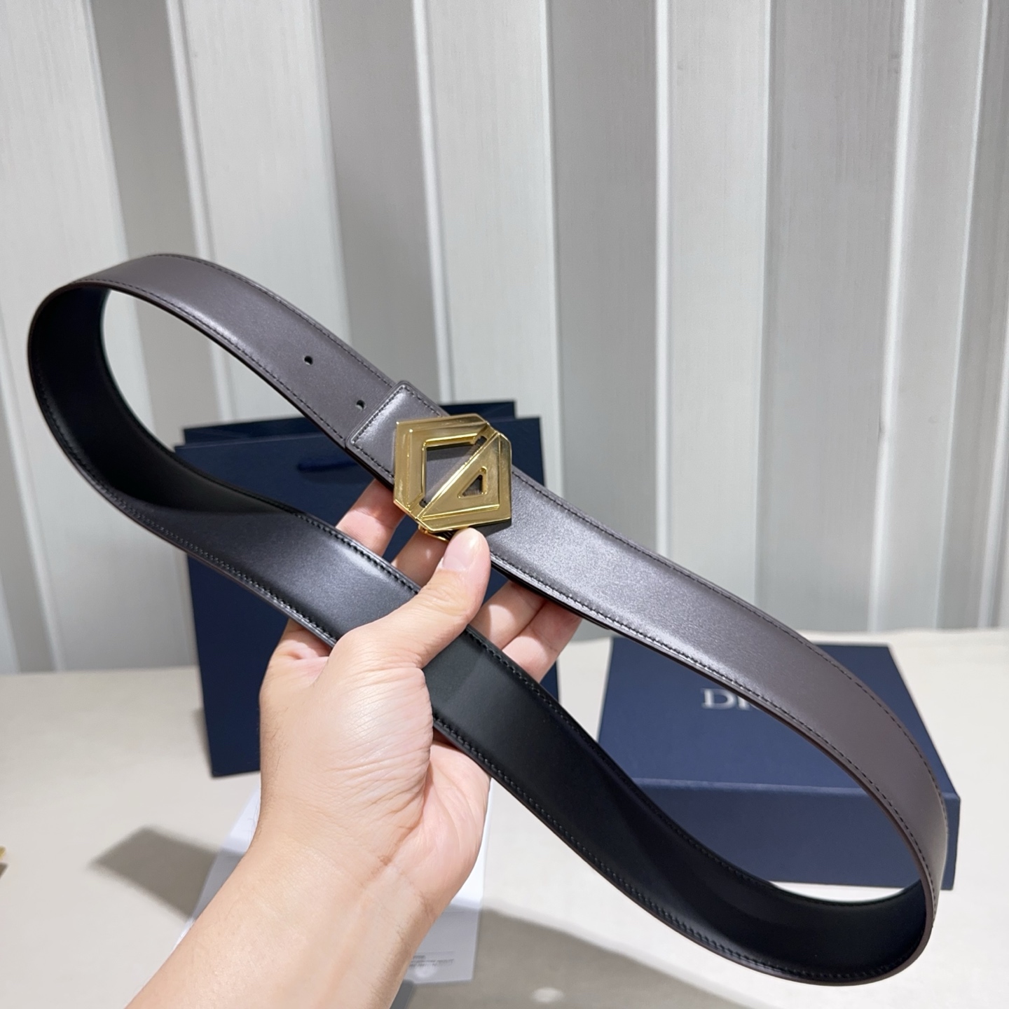 Dior 高仿男士皮帶 幾何雙 D 金扣 奢感細節款| 8 Dior 高仿男士皮帶 幾何雙 D 金扣 奢感細節款