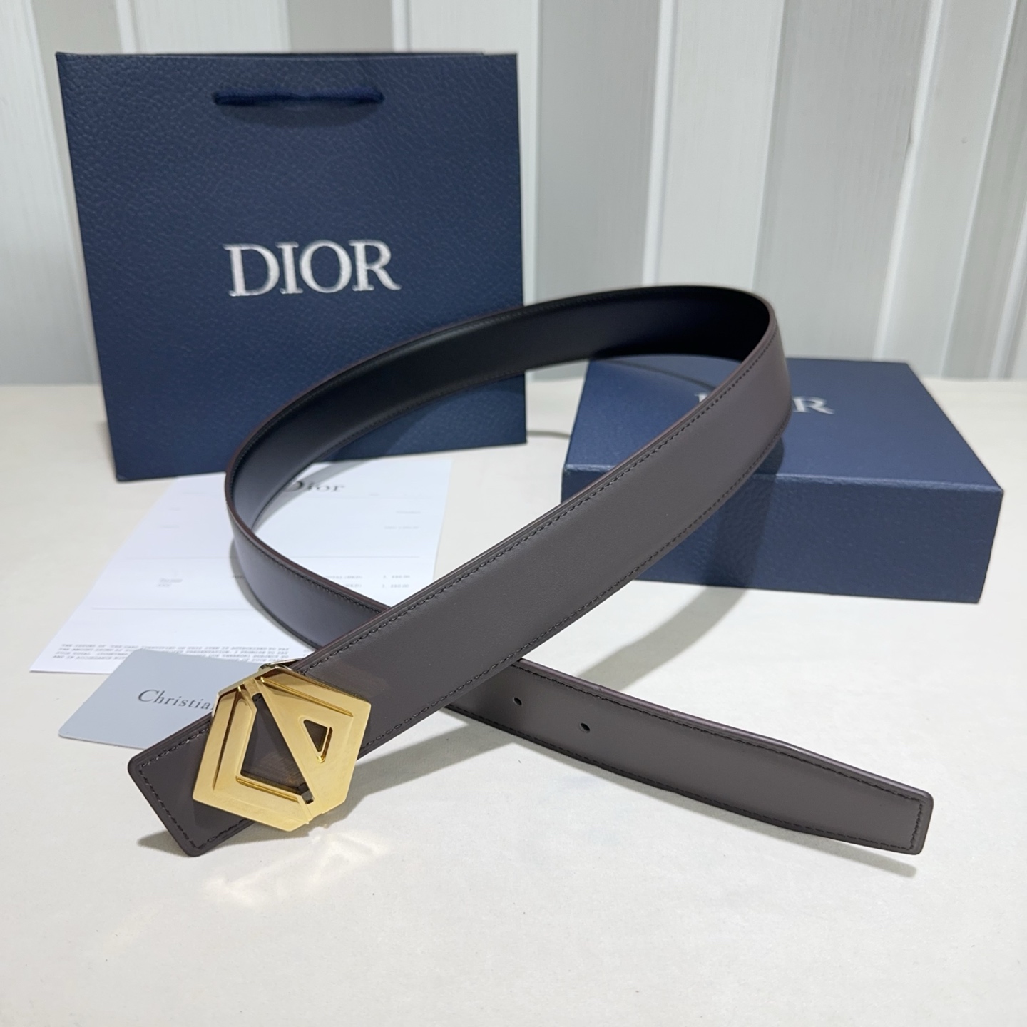 Dior 高仿男士皮帶 幾何雙 D 金扣 奢感細節款| 7 Dior 高仿男士皮帶 幾何雙 D 金扣 奢感細節款