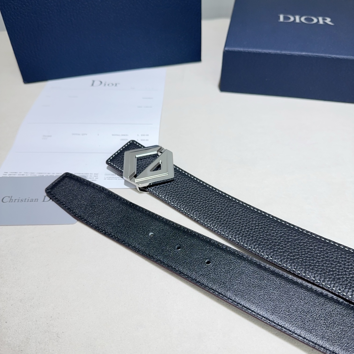 Dior 高仿男士皮帶 粗紋皮革搭銀雙 D 扣 經典俐落| 12 Dior 高仿男士皮帶 粗紋皮革搭銀雙 D 扣 經典俐落