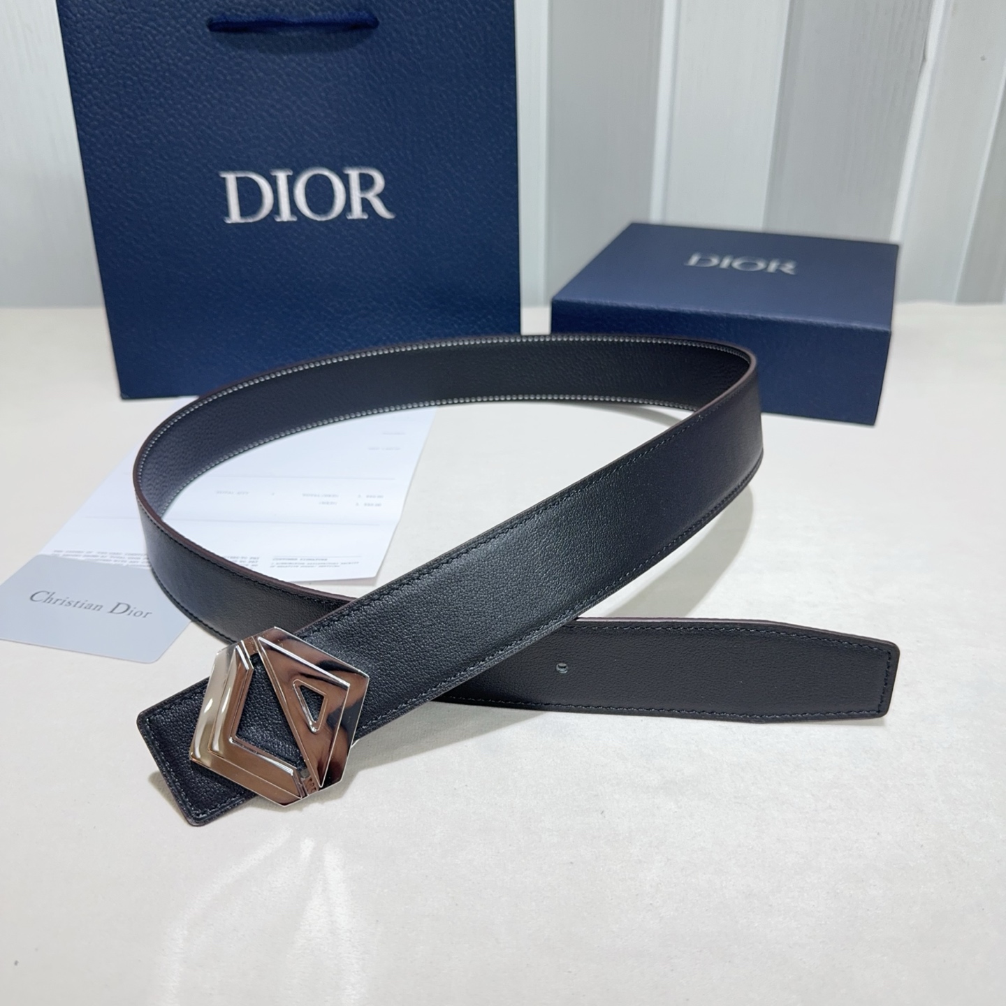 Dior 高仿男士皮帶 粗紋皮革搭銀雙 D 扣 經典俐落| 7 Dior 高仿男士皮帶 粗紋皮革搭銀雙 D 扣 經典俐落