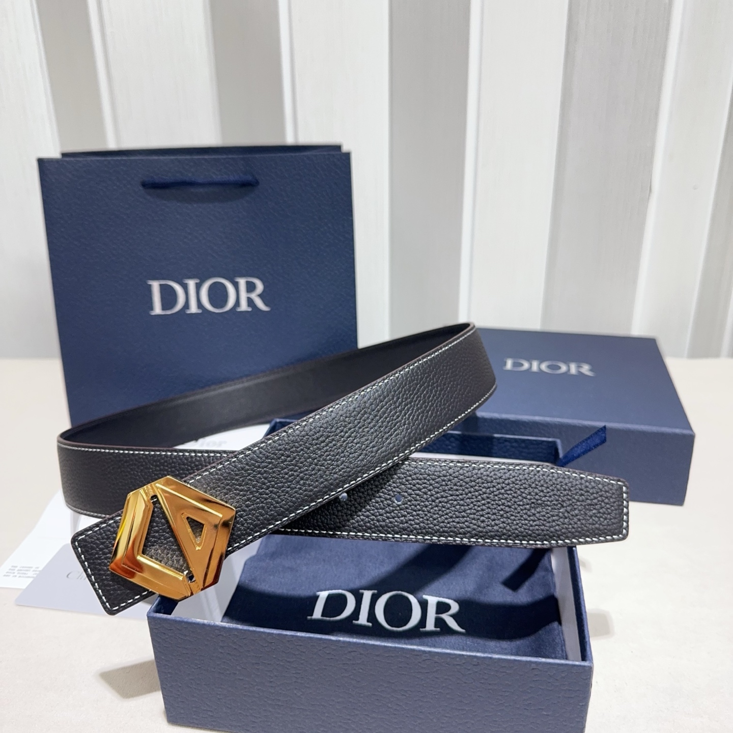 Dior A貨男士皮帶 雙 D 金屬扣 粗紋皮革 商務質感推薦| 13 Dior A貨男士皮帶 雙 D 金屬扣 粗紋皮革 商務質感推薦