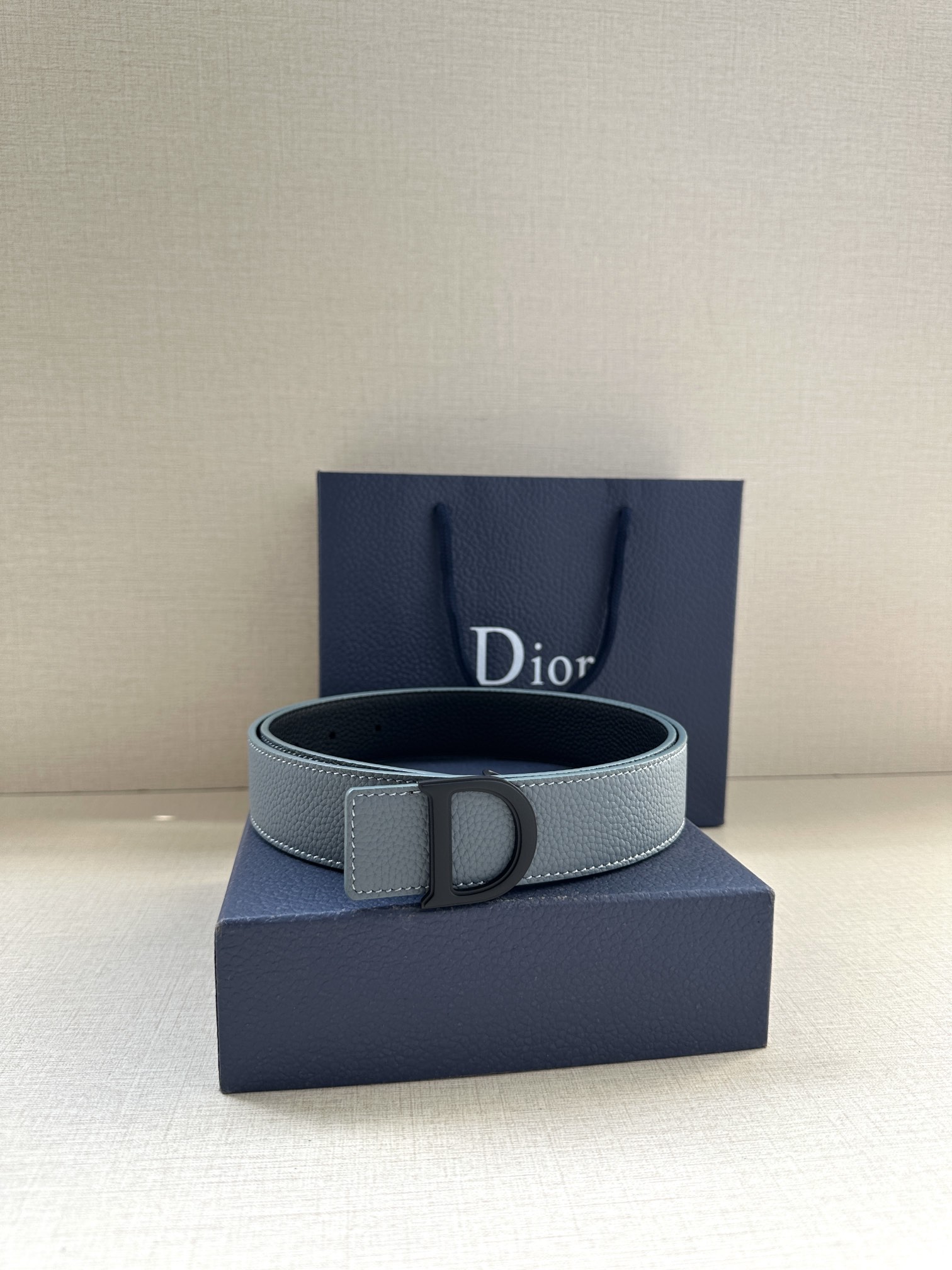 Dior 原單男士皮帶 單 D 黑扣設計 霧灰藍皮革| 11 Dior 原單男士皮帶 單 D 黑扣設計 霧灰藍皮革