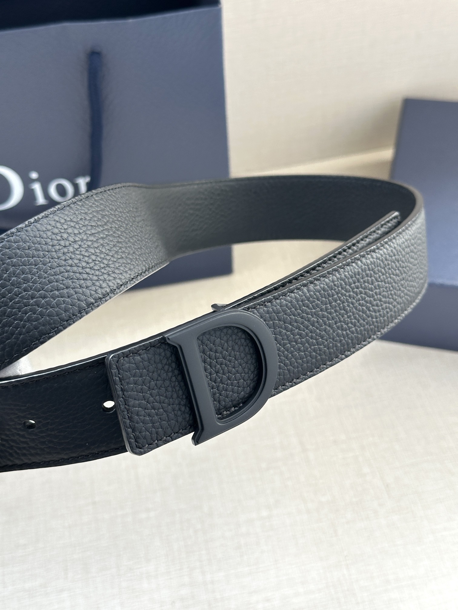 Dior 高仿男士壓紋皮帶 D標黑扣 素雅質感百搭| 10 Dior 高仿男士壓紋皮帶 D標黑扣 素雅質感百搭