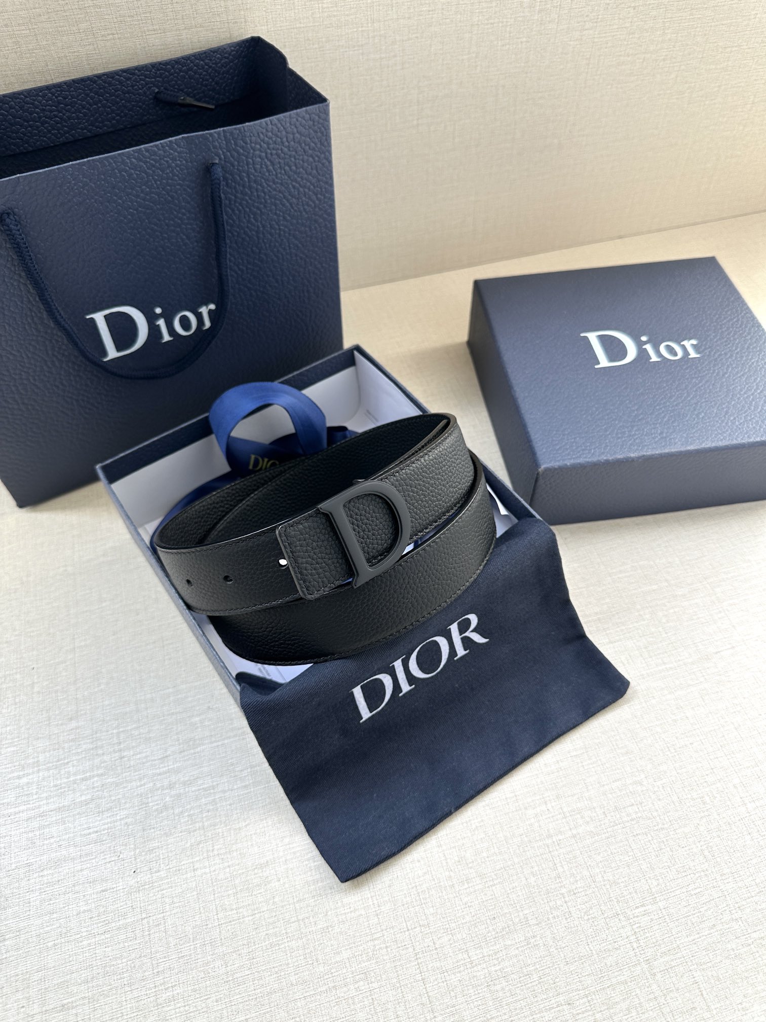 Dior 高仿男士壓紋皮帶 D標黑扣 素雅質感百搭| 9 Dior 高仿男士壓紋皮帶 D標黑扣 素雅質感百搭