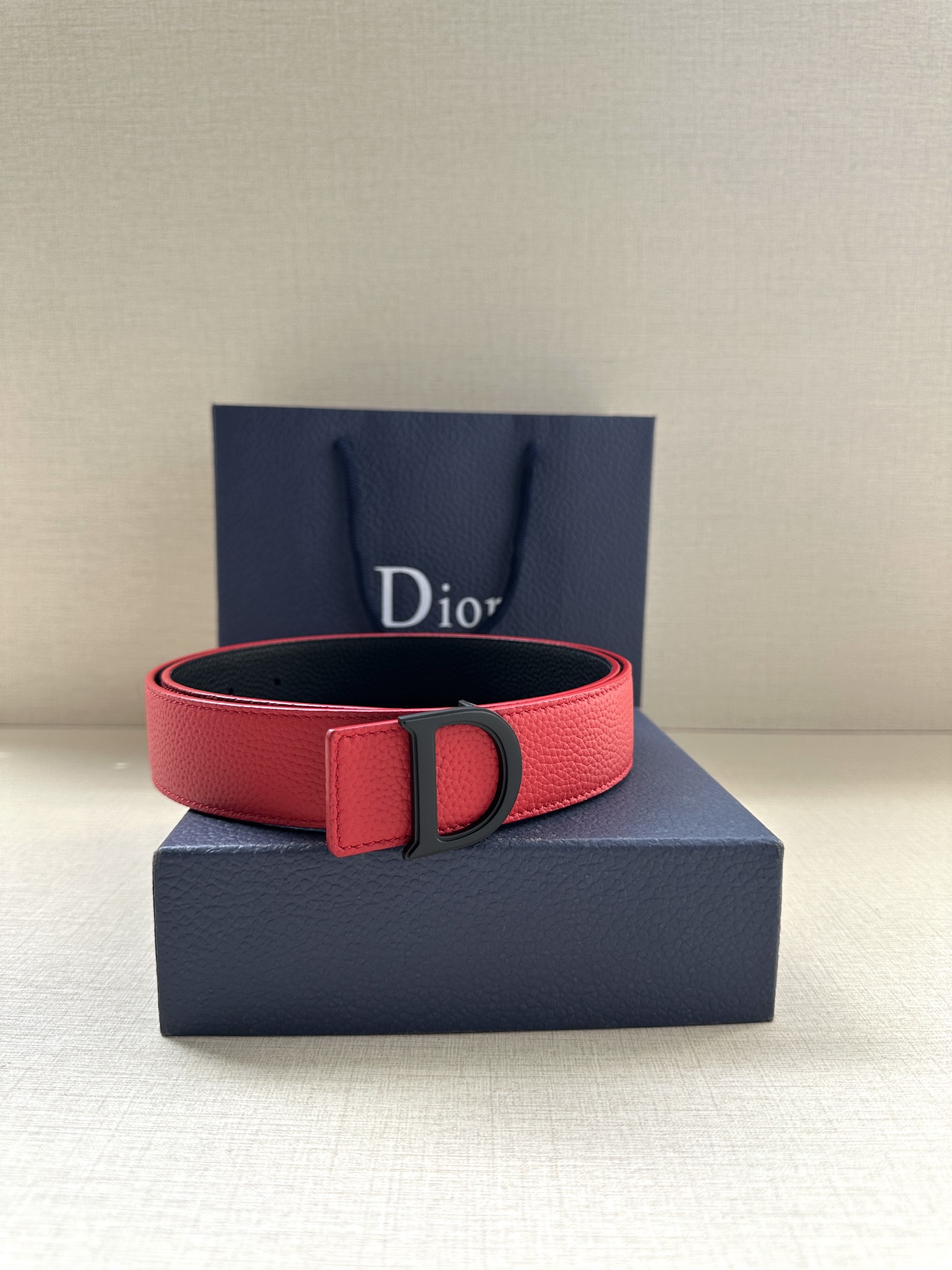 Dior 一比一男士紅色皮帶 D標黑釦點綴 韓系街頭風| 10 Dior 一比一男士紅色皮帶 D標黑釦點綴 韓系街頭風