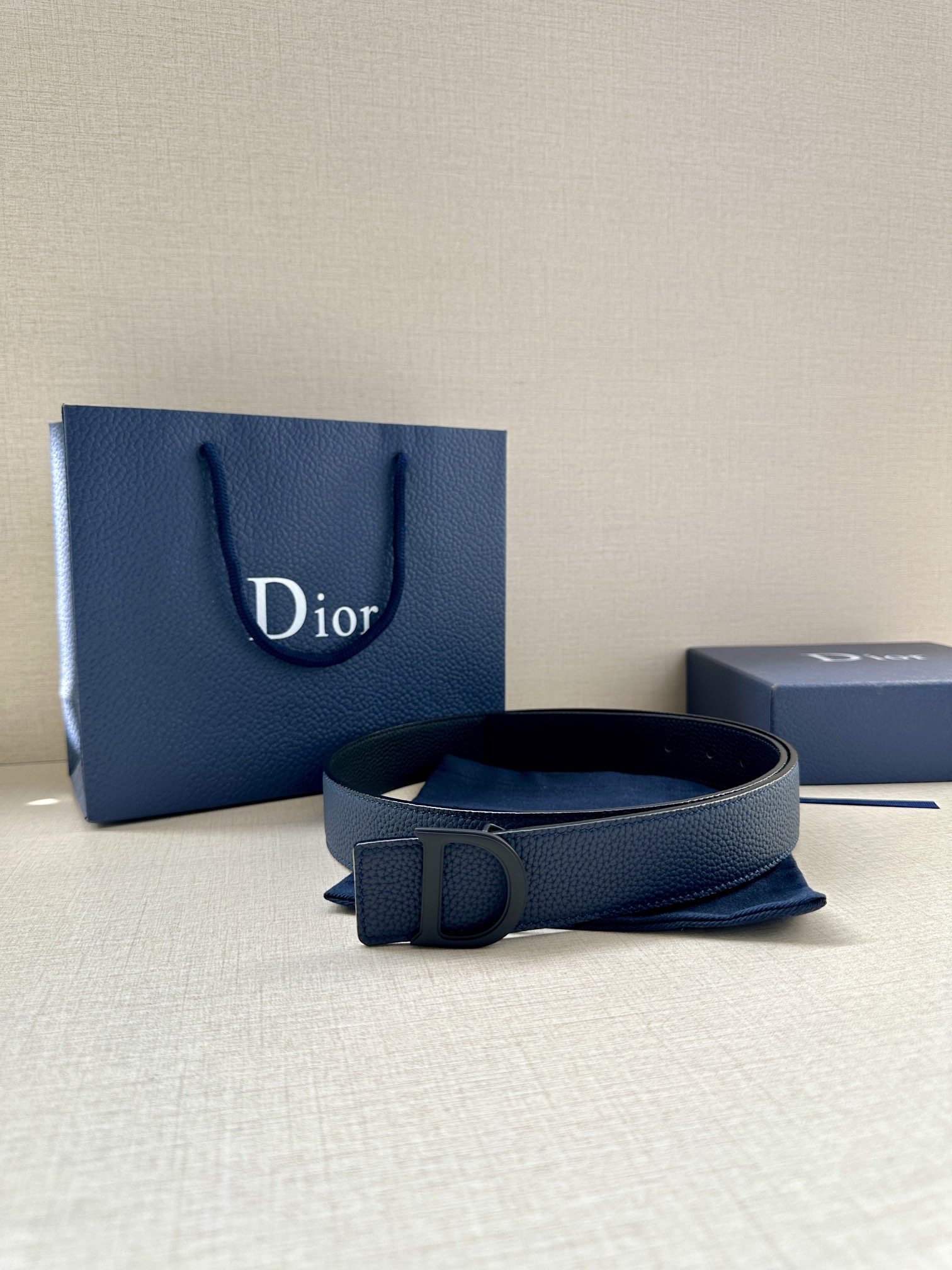 Dior A貨男士藍色皮帶 霧黑D字簡約風格 都會感款式| 11 Dior A貨男士藍色皮帶 霧黑D字簡約風格 都會感款式