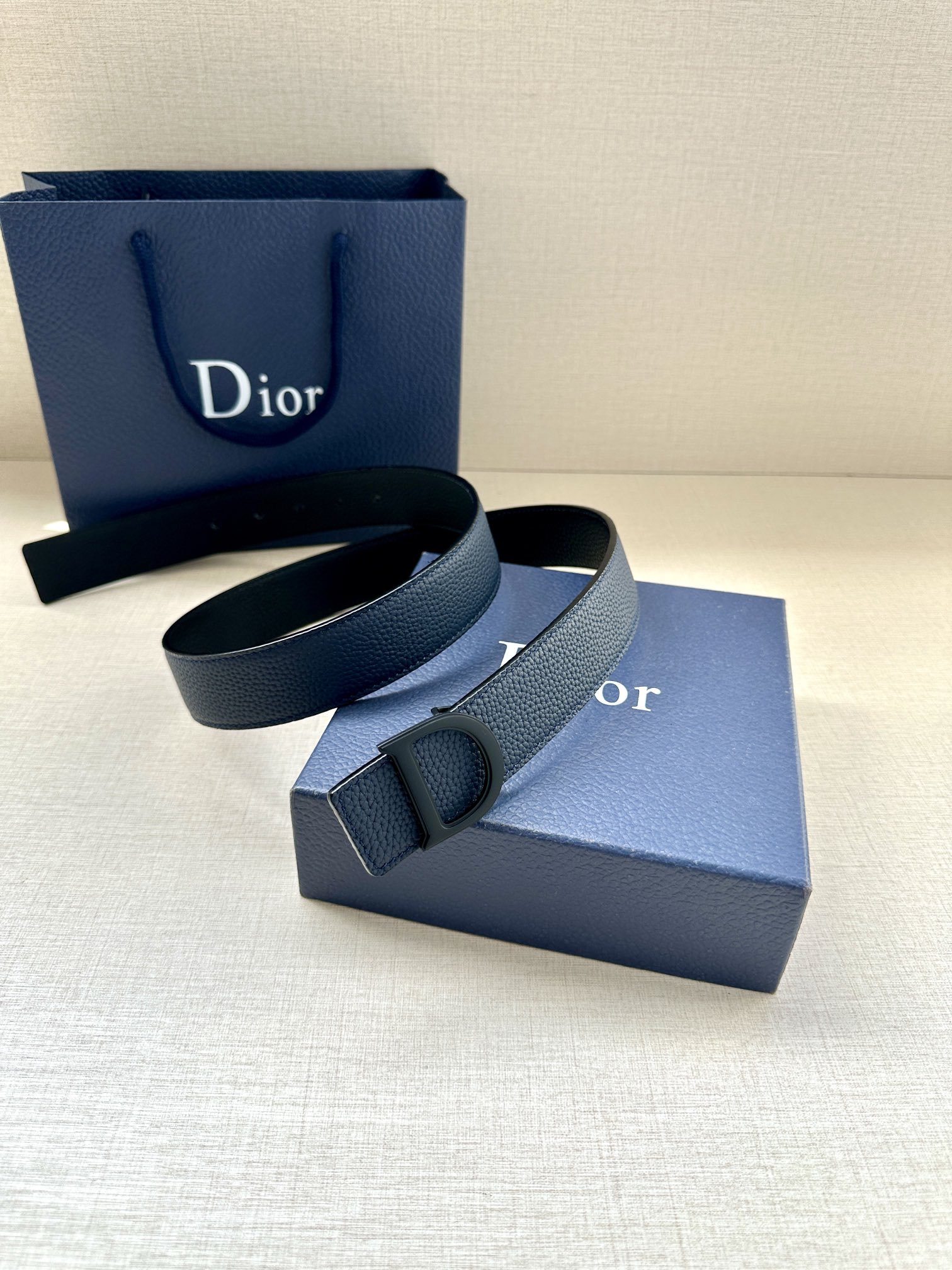 Dior A貨男士藍色皮帶 霧黑D字簡約風格 都會感款式| 8 Dior A貨男士藍色皮帶 霧黑D字簡約風格 都會感款式