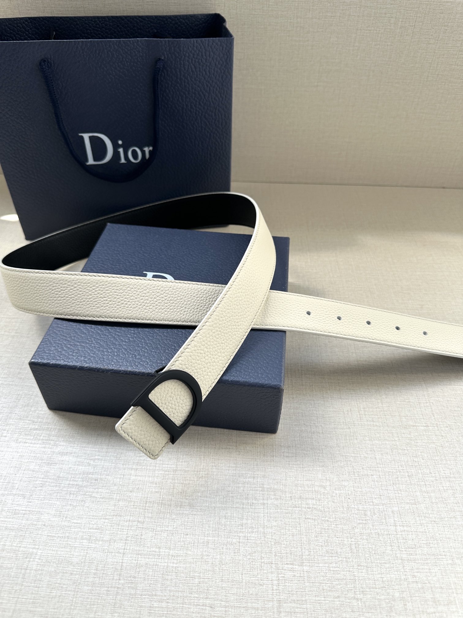 Dior 原單男士奶油白皮帶 霧黑D扣 小眾清新款| 9 Dior 原單男士奶油白皮帶 霧黑D扣 小眾清新款