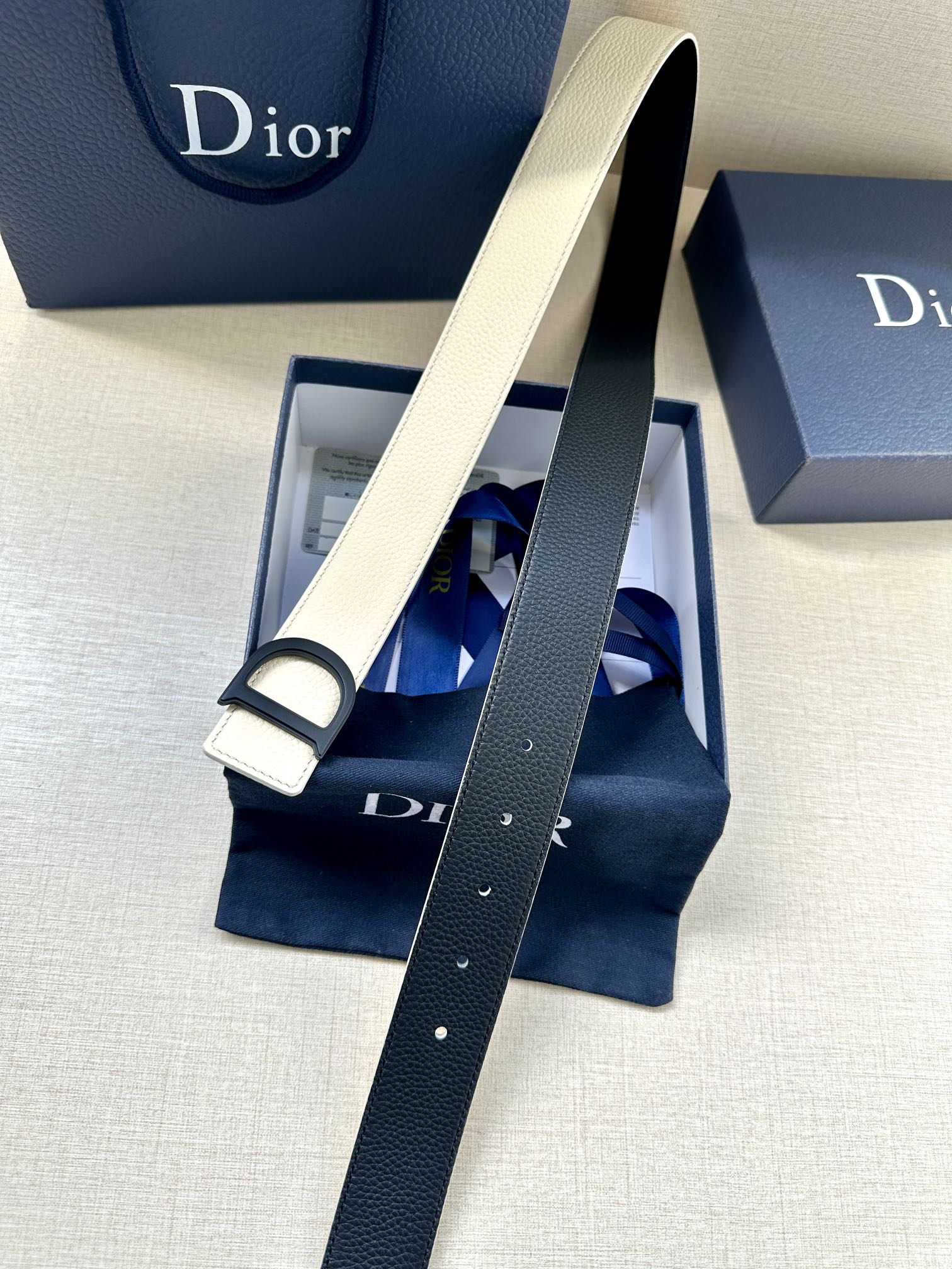 Dior 原單男士奶油白皮帶 霧黑D扣 小眾清新款| 8 Dior 原單男士奶油白皮帶 霧黑D扣 小眾清新款