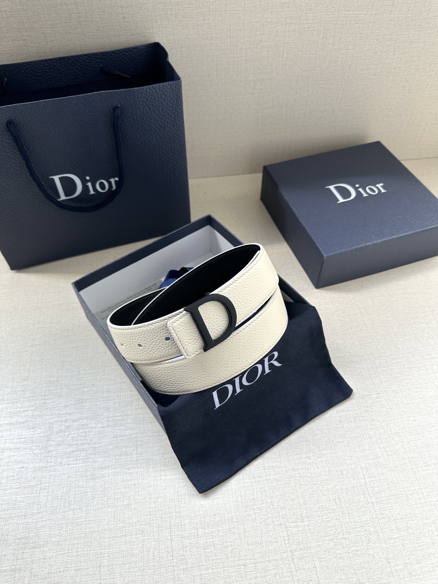 Dior 原單男士奶油白皮帶 霧黑D扣 小眾清新款| 7 Dior 原單男士奶油白皮帶 霧黑D扣 小眾清新款