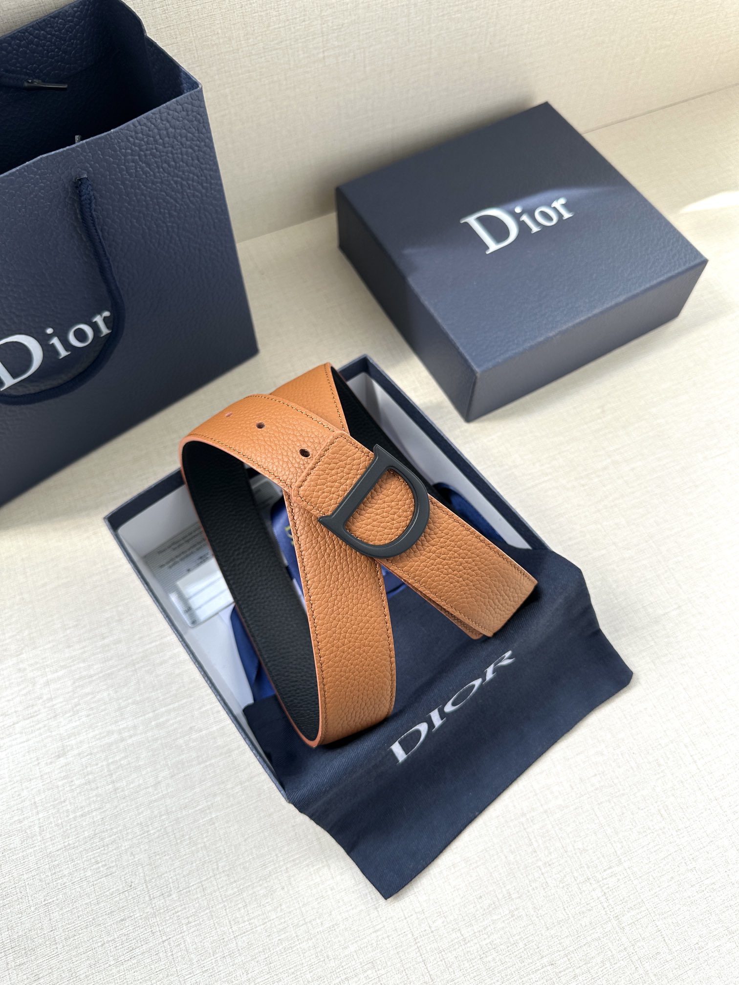 Dior 高仿男士皮帶 D字釦設計 咖啡棕荔枝皮 質感百搭款| 9 Dior 高仿男士皮帶 D字釦設計 咖啡棕荔枝皮 質感百搭款