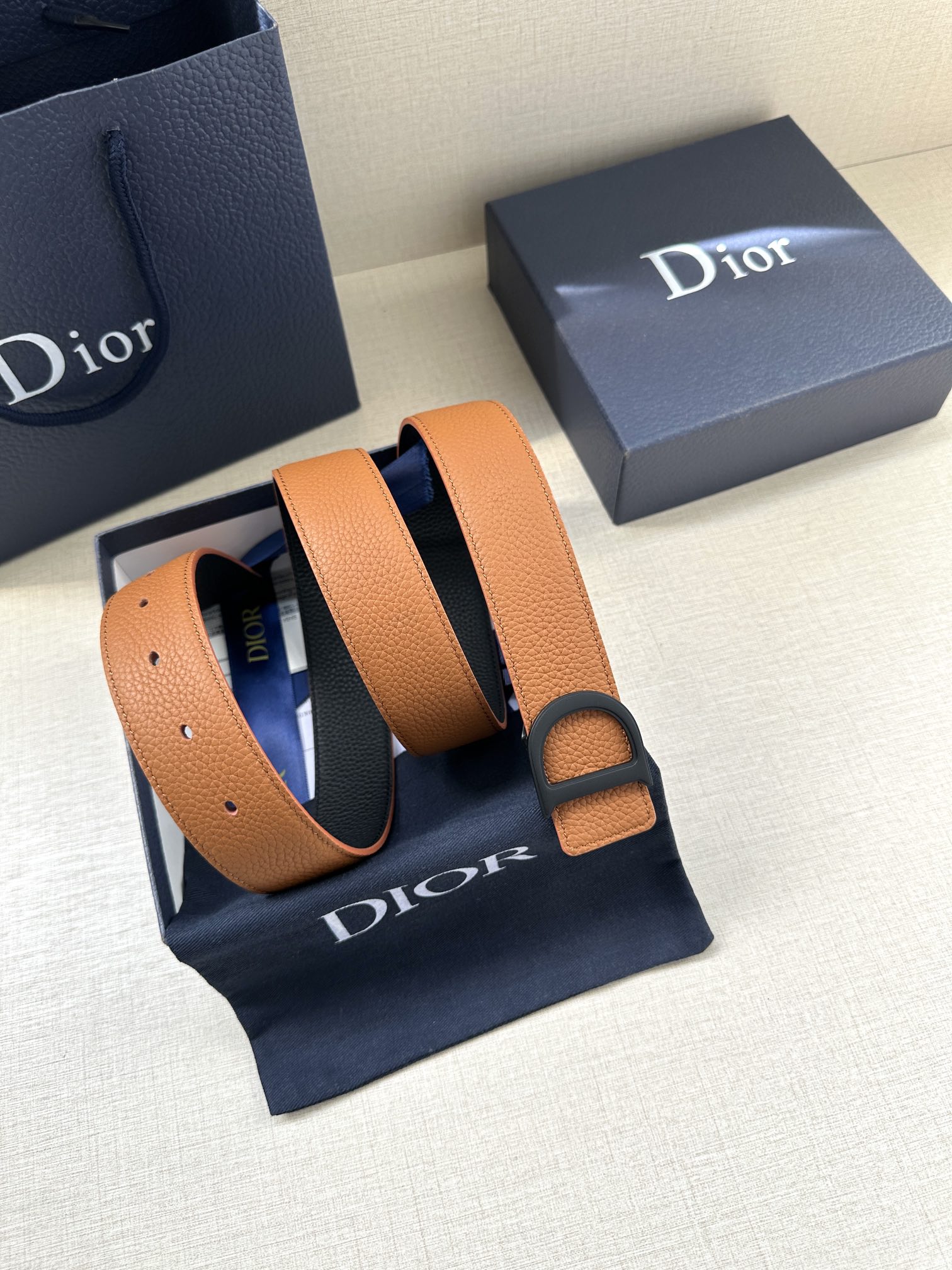 Dior 高仿男士皮帶 D字釦設計 咖啡棕荔枝皮 質感百搭款| 8 Dior 高仿男士皮帶 D字釦設計 咖啡棕荔枝皮 質感百搭款