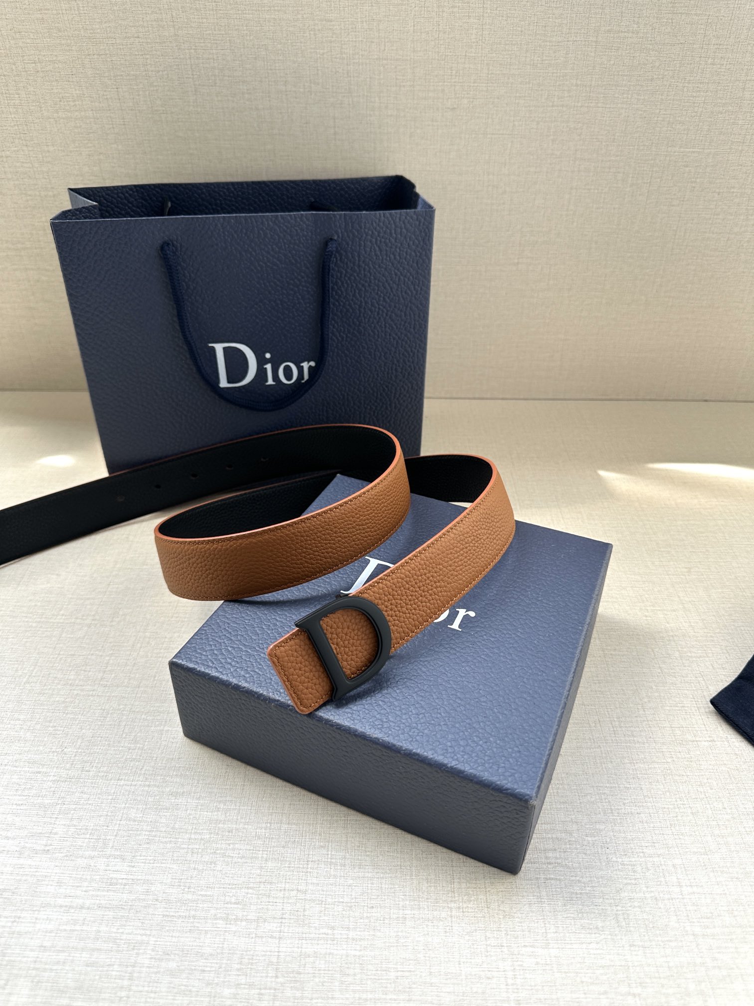 Dior 高仿男士皮帶 D字釦設計 咖啡棕荔枝皮 質感百搭款| 7 Dior 高仿男士皮帶 D字釦設計 咖啡棕荔枝皮 質感百搭款