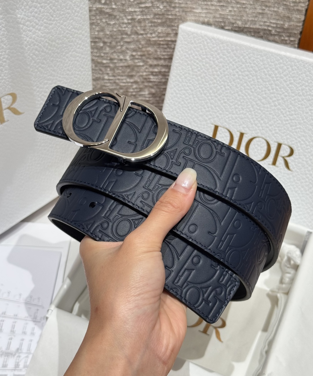 Dior 高仿男士皮帶 壓紋LOGO款 金屬CD扣 實搭多色可選| 12 Dior 高仿男士皮帶 壓紋LOGO款 金屬CD扣 實搭多色可選