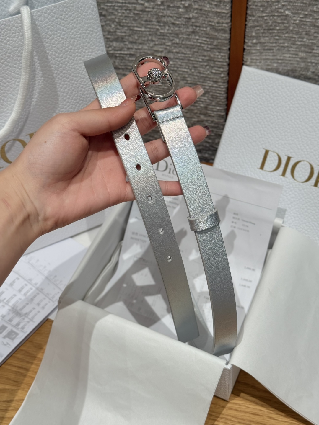 Dior 高仿女士皮帶 閃銀皮革設計 鑲鑽CD扣 亮眼造型百搭| 9 Dior 高仿女士皮帶 閃銀皮革設計 鑲鑽CD扣 亮眼造型百搭