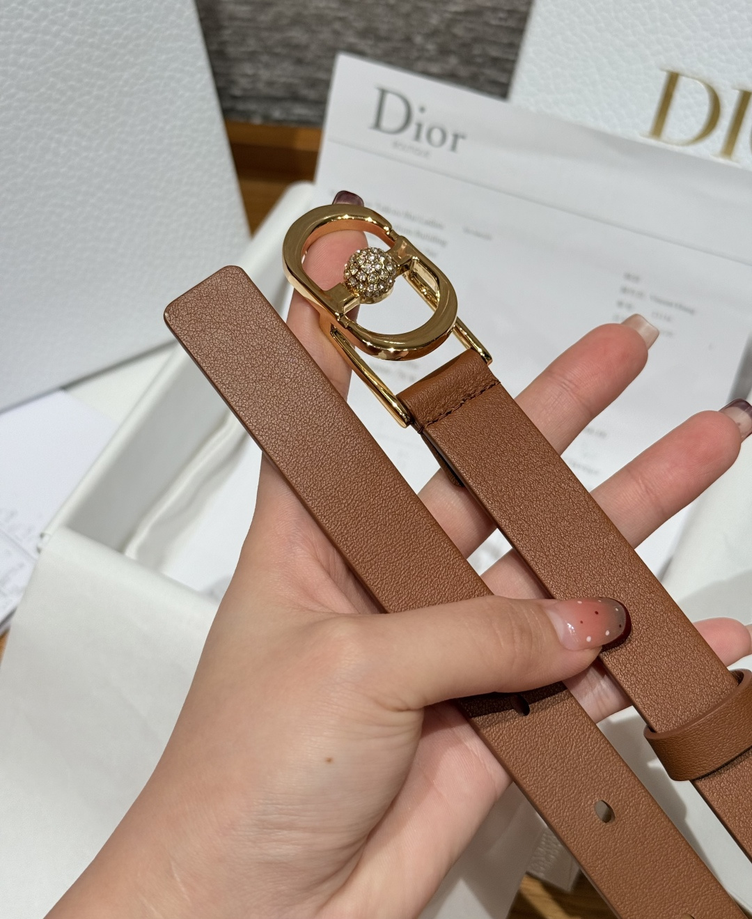Dior 一比一女士皮帶 金扣設計焦糖棕皮革 穿搭首選| 10 Dior 一比一女士皮帶 金扣設計焦糖棕皮革 穿搭首選