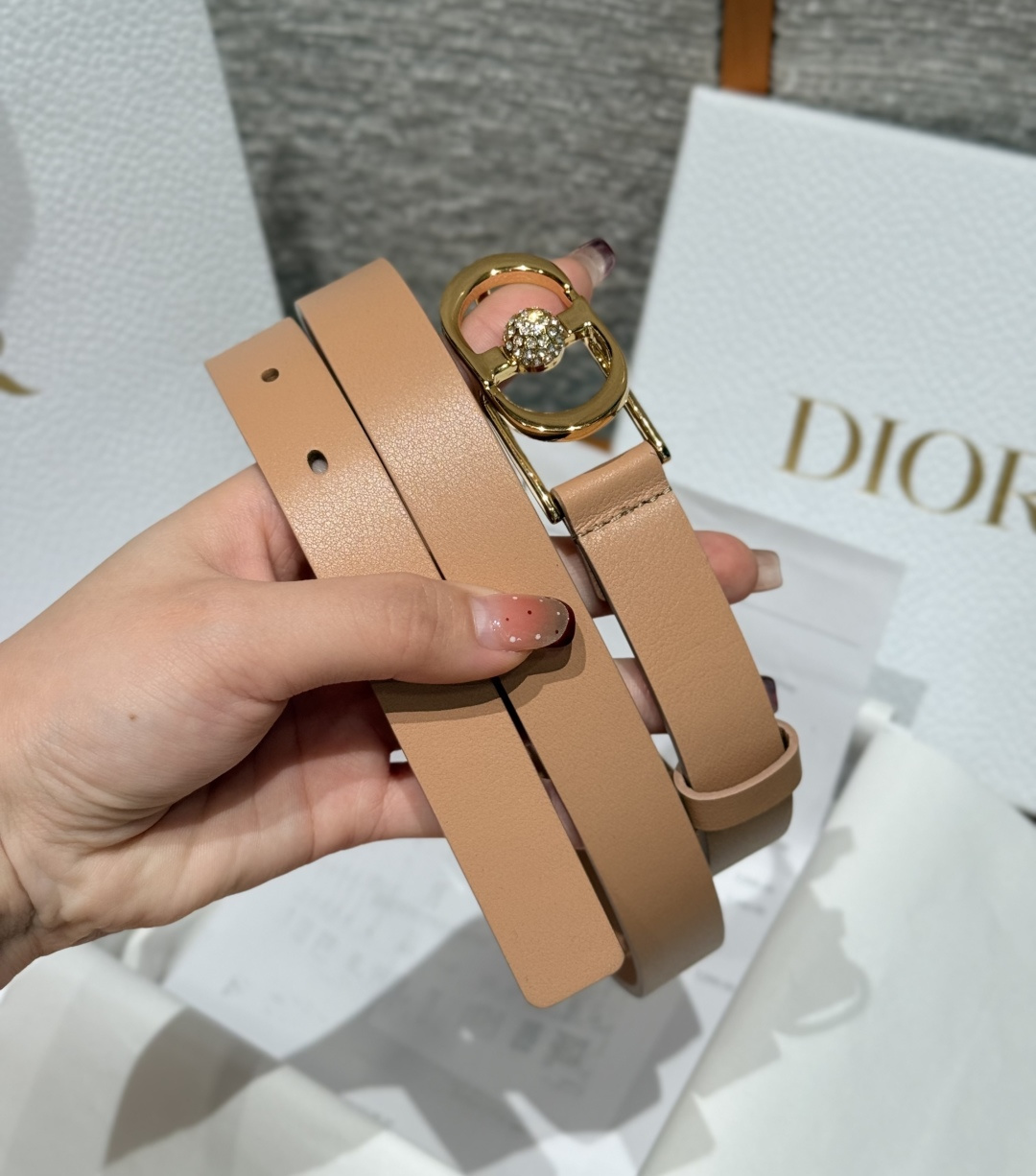 Dior 高仿女士皮帶 奶茶色皮革 金釦CD鑽設計 知性優雅| 11 Dior 高仿女士皮帶 奶茶色皮革 金釦CD鑽設計 知性優雅