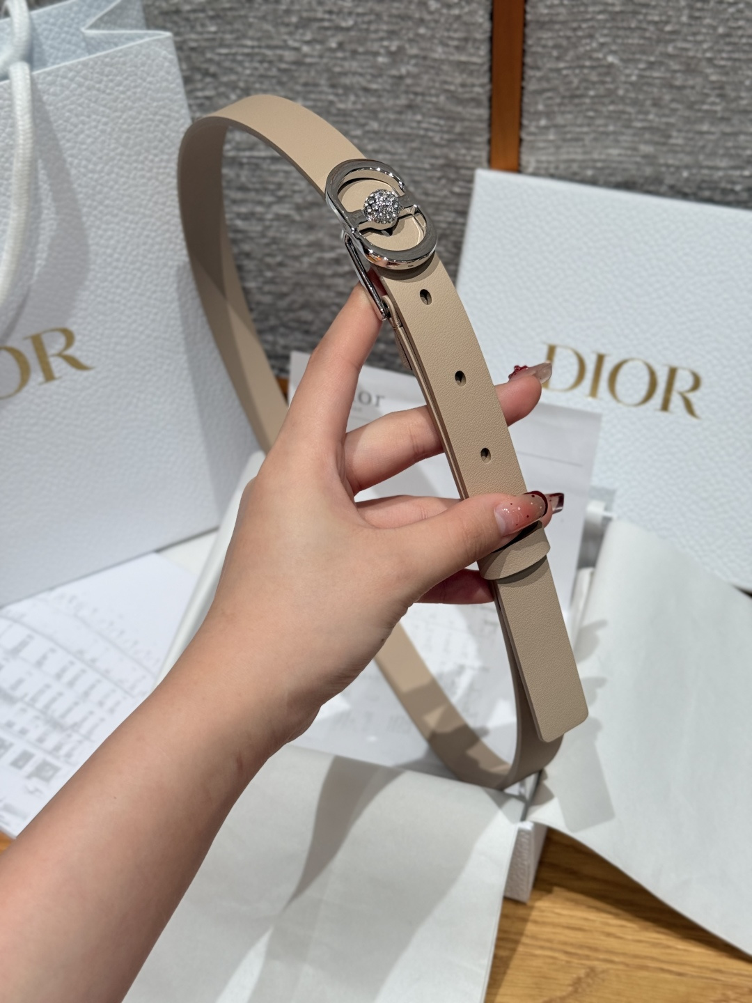 Dior 一比一女士皮帶 杏色皮革搭配銀扣鑽球 優雅百搭新作| 11 Dior 一比一女士皮帶 杏色皮革搭配銀扣鑽球 優雅百搭新作