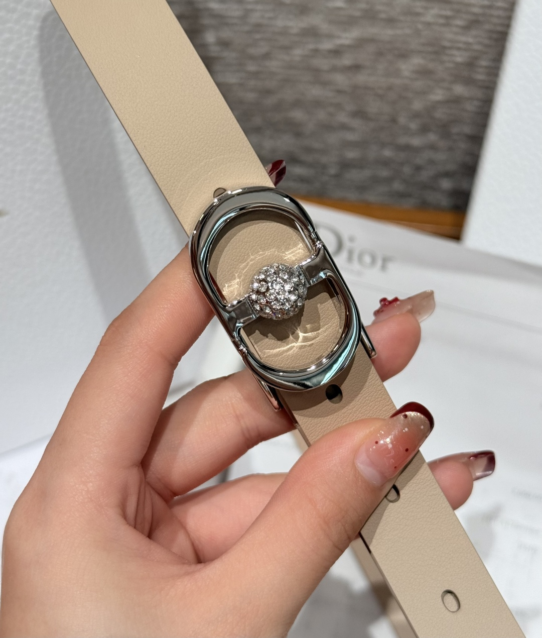Dior 一比一女士皮帶 杏色皮革搭配銀扣鑽球 優雅百搭新作| 10 Dior 一比一女士皮帶 杏色皮革搭配銀扣鑽球 優雅百搭新作