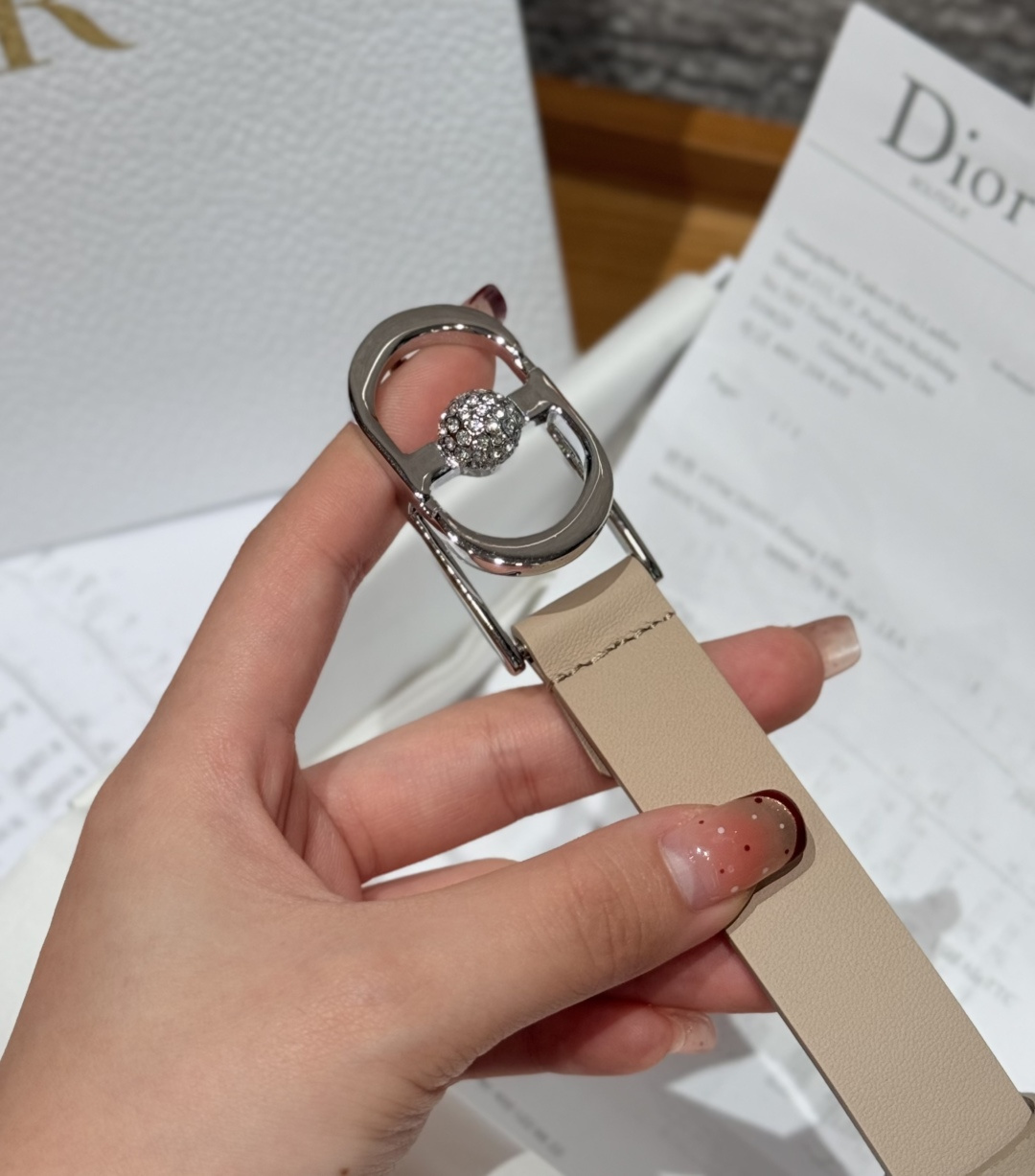 Dior 一比一女士皮帶 杏色皮革搭配銀扣鑽球 優雅百搭新作| 8 Dior 一比一女士皮帶 杏色皮革搭配銀扣鑽球 優雅百搭新作