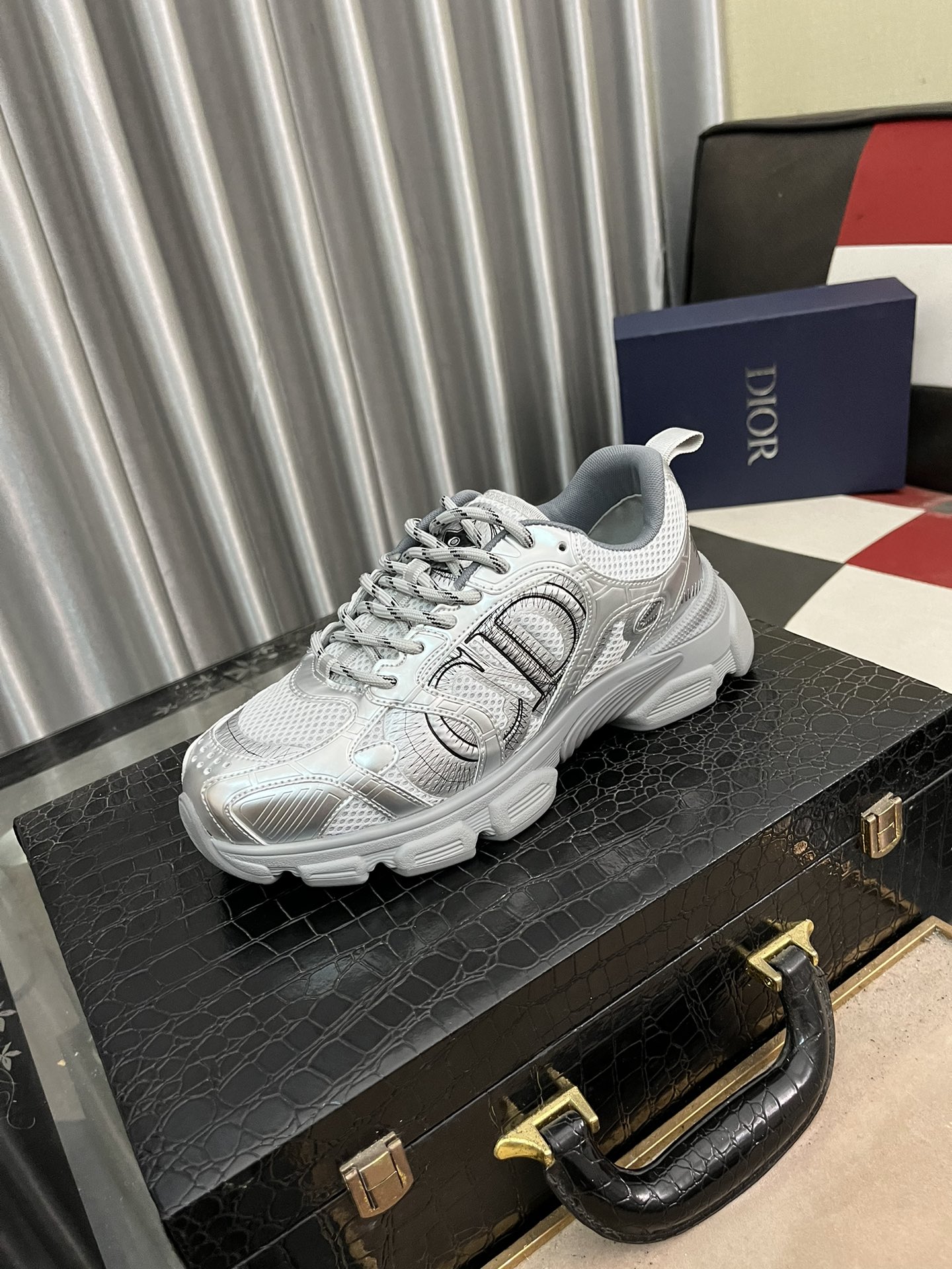 高仿 Dior 銀灰科技風運動鞋 男款輕量厚底跑鞋 透氣耐穿休閒鞋款| 6 高仿 Dior 銀灰科技風運動鞋 男款輕量厚底跑鞋 透氣耐穿休閒鞋款