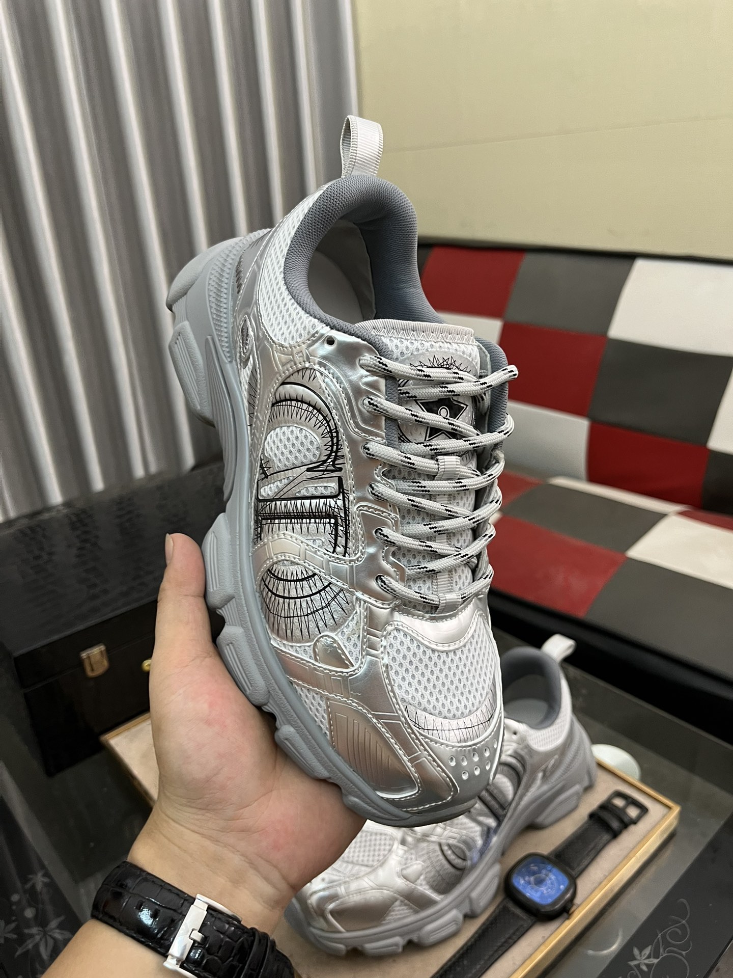 高仿 Dior 銀灰科技風運動鞋 男款輕量厚底跑鞋 透氣耐穿休閒鞋款| 12 高仿 Dior 銀灰科技風運動鞋 男款輕量厚底跑鞋 透氣耐穿休閒鞋款