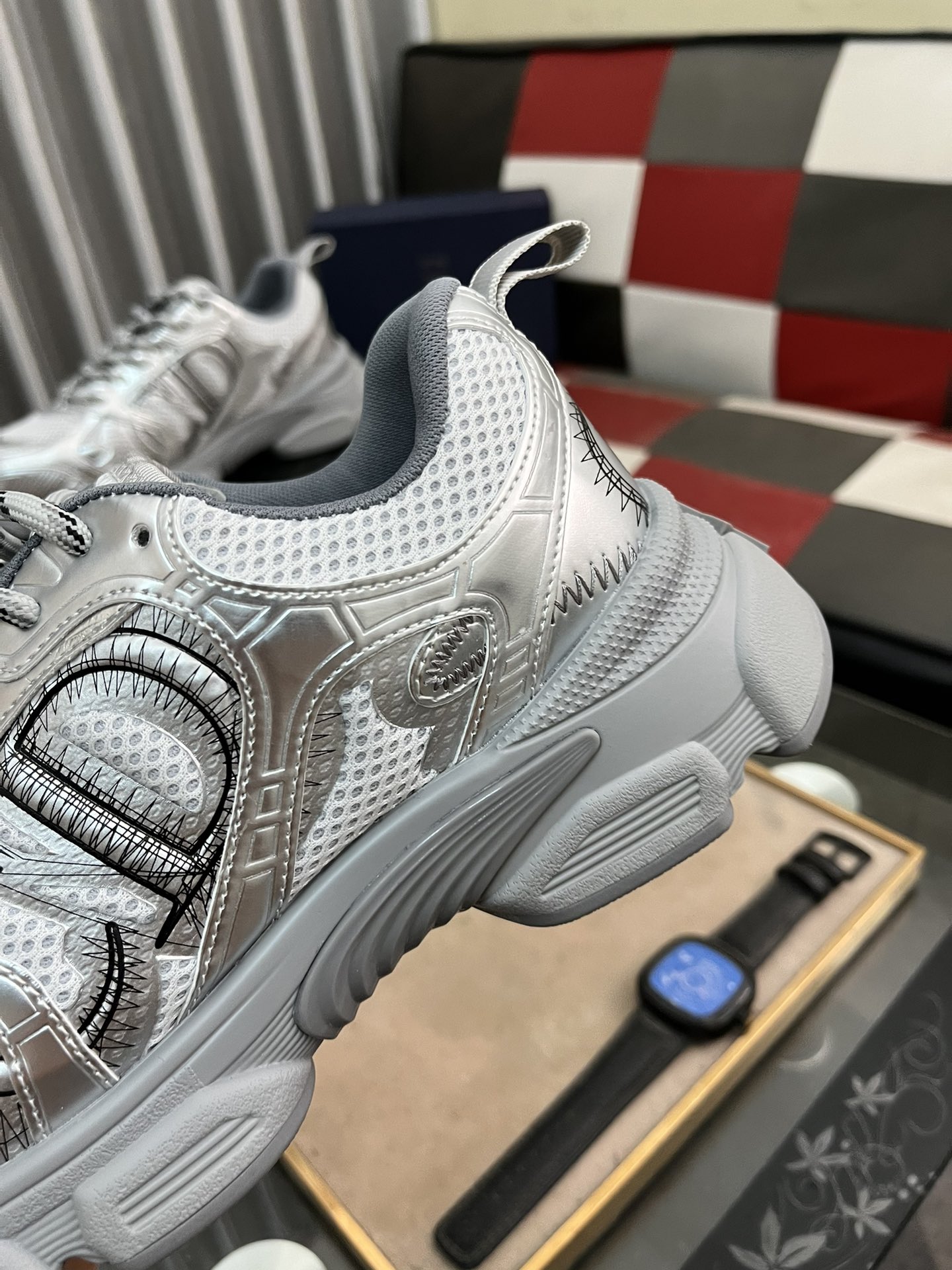高仿 Dior 銀灰科技風運動鞋 男款輕量厚底跑鞋 透氣耐穿休閒鞋款| 9 高仿 Dior 銀灰科技風運動鞋 男款輕量厚底跑鞋 透氣耐穿休閒鞋款