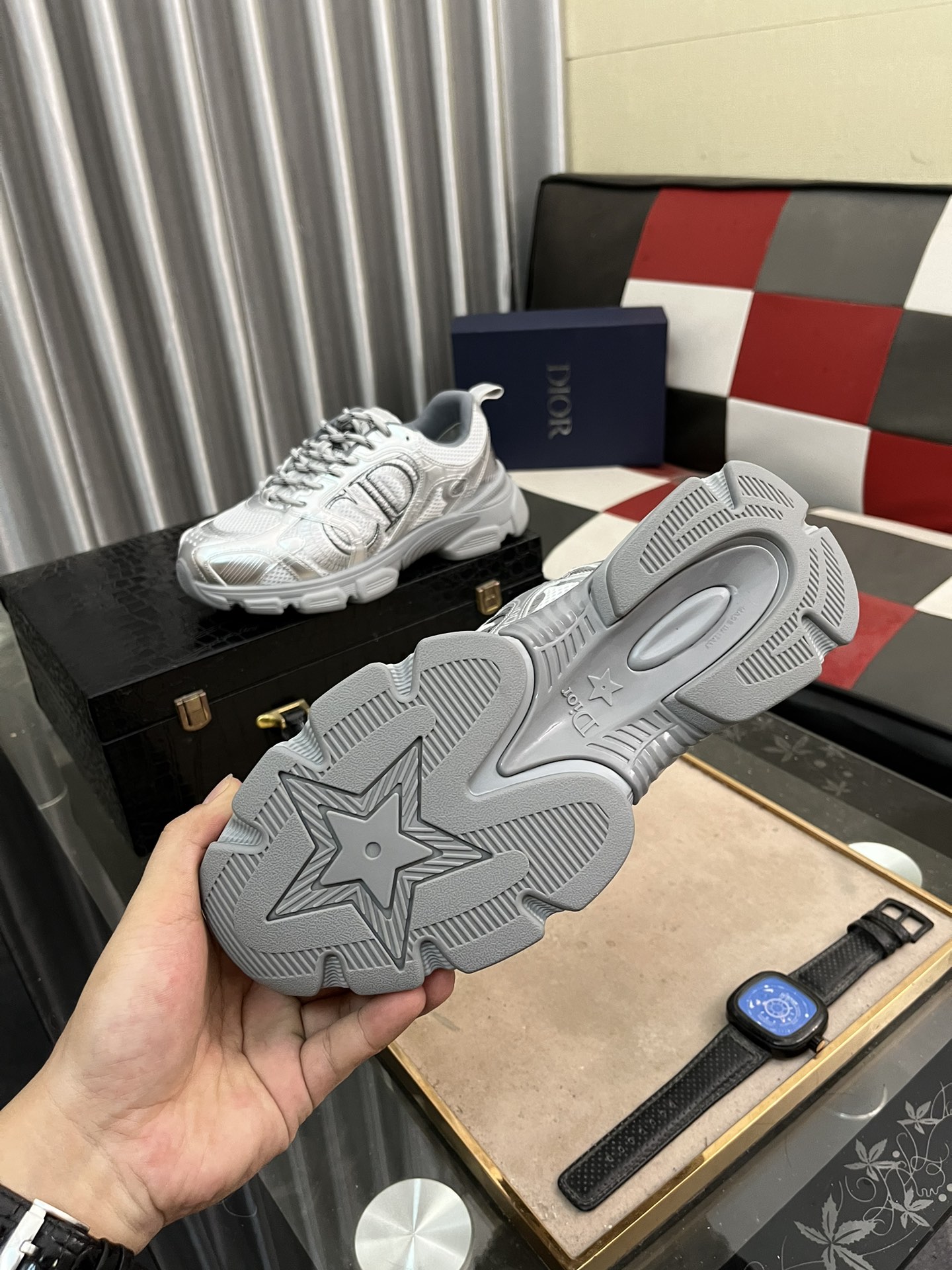 高仿 Dior 銀灰科技風運動鞋 男款輕量厚底跑鞋 透氣耐穿休閒鞋款| 7 高仿 Dior 銀灰科技風運動鞋 男款輕量厚底跑鞋 透氣耐穿休閒鞋款
