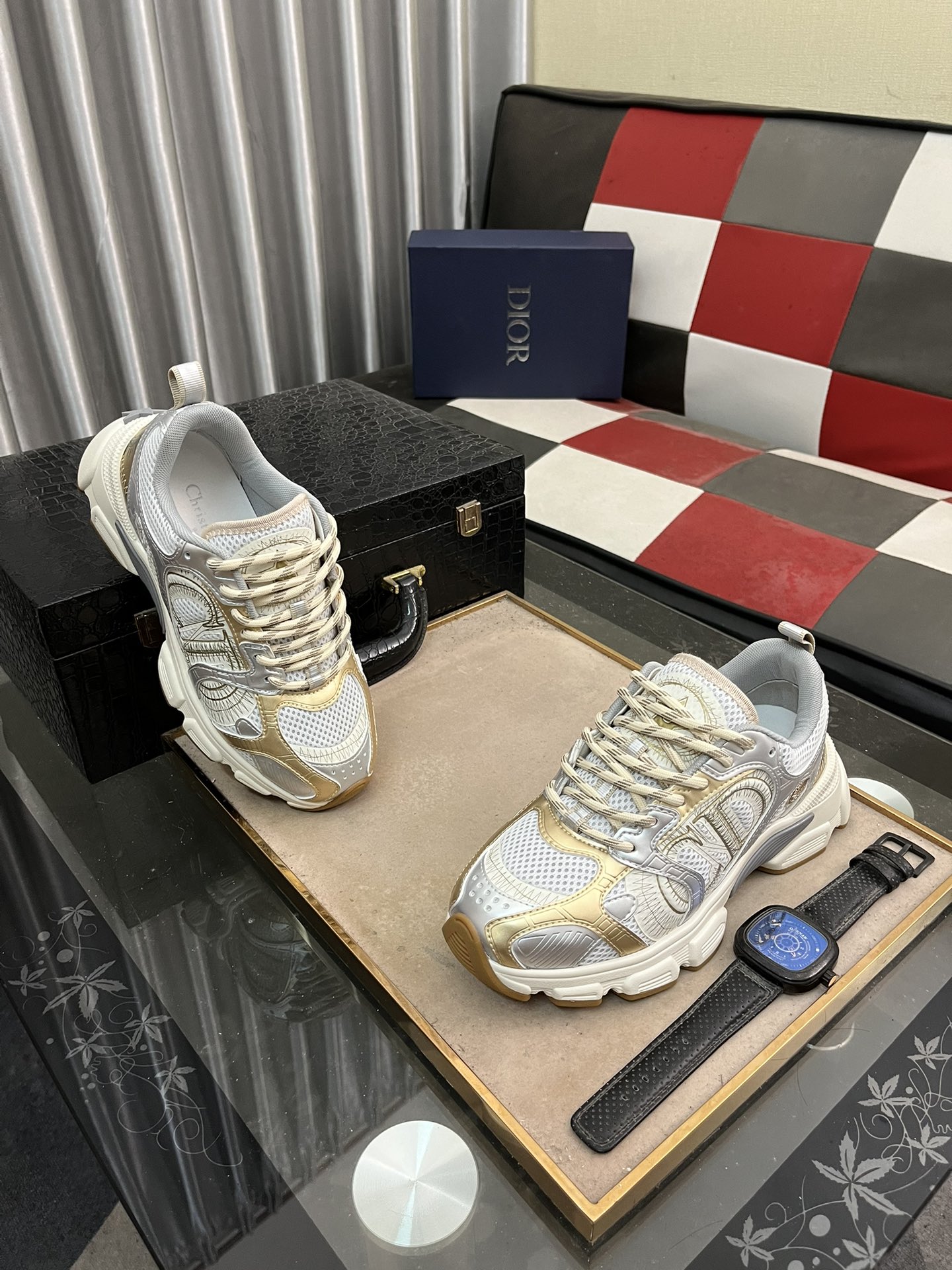 高仿 Dior 金銀撞色運動鞋 男款厚底跑鞋 奢華質感時尚街頭鞋款| 13 高仿 Dior 金銀撞色運動鞋 男款厚底跑鞋 奢華質感時尚街頭鞋款