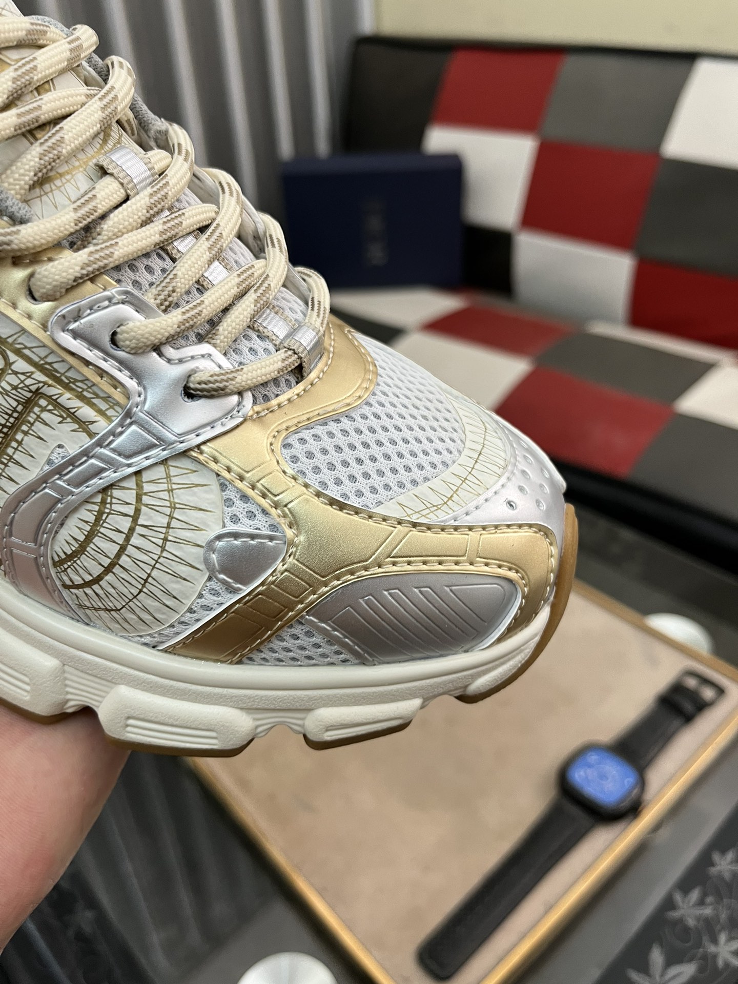 高仿 Dior 金銀撞色運動鞋 男款厚底跑鞋 奢華質感時尚街頭鞋款| 10 高仿 Dior 金銀撞色運動鞋 男款厚底跑鞋 奢華質感時尚街頭鞋款