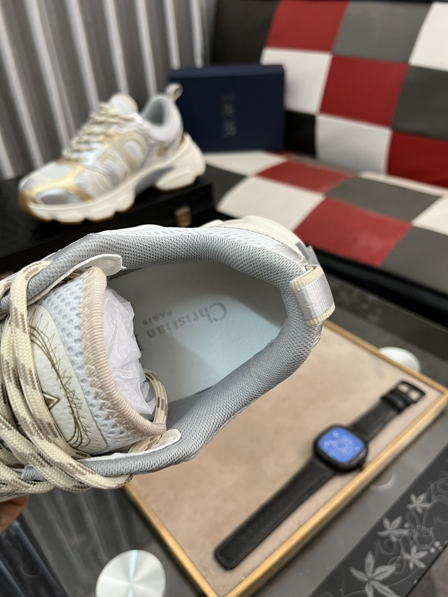 高仿 Dior 金銀撞色運動鞋 男款厚底跑鞋 奢華質感時尚街頭鞋款| 8 高仿 Dior 金銀撞色運動鞋 男款厚底跑鞋 奢華質感時尚街頭鞋款