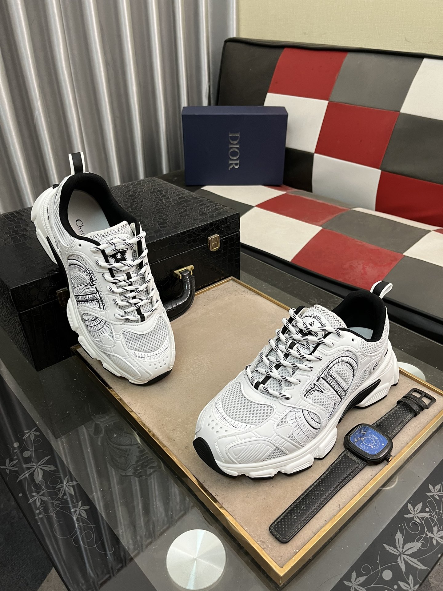 高仿 Dior 白黑對比運動鞋 男款輕量透氣跑鞋 百搭休閒鞋款| 13 高仿 Dior 白黑對比運動鞋 男款輕量透氣跑鞋 百搭休閒鞋款